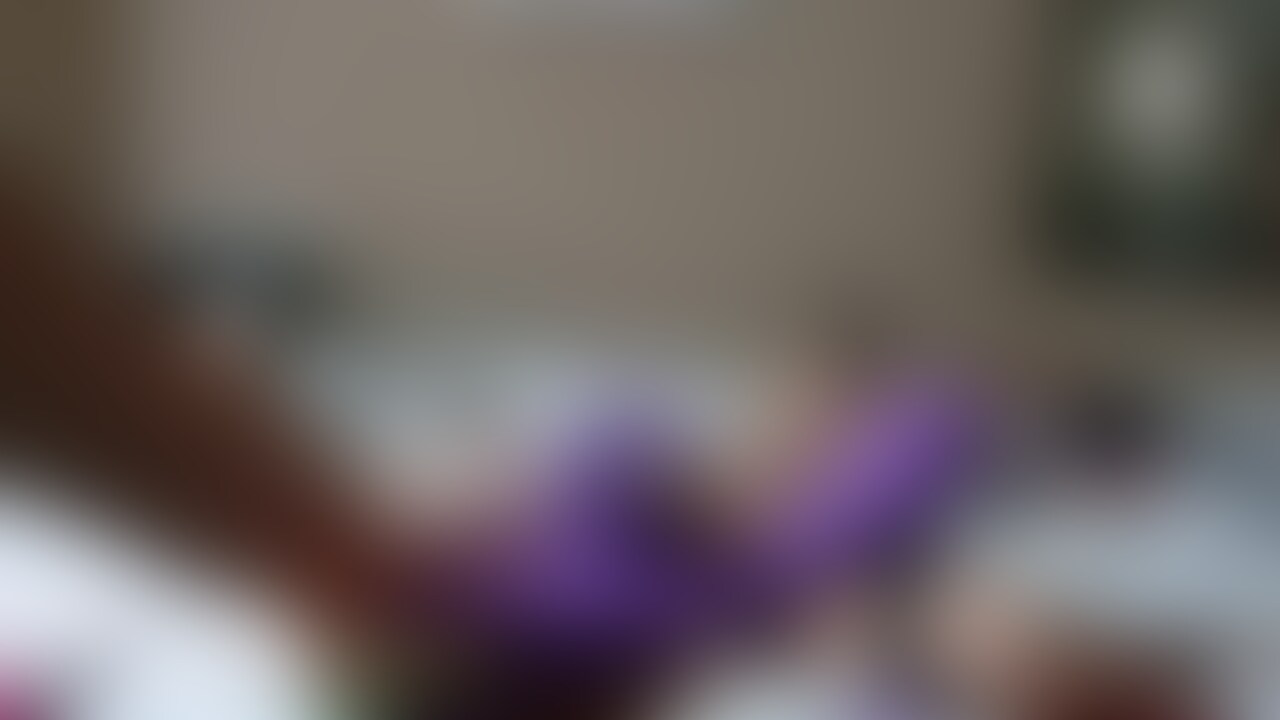 意識飛んじゃう?アヘ声連続イキ
強がりからドMちゃんに。高身長タトゥー金髪女子10-14
この吸うやつ入れた状態でまともな会話できませんでした。クリにしっかり当てて脚閉じてギューッとしてチュー。イクイクってびくりと大きな振動。でも動かないからこのまままたどうぞ!バイブの中に小さい棒があってそれとクリのバイブ。効果抜群でしたか。これと吸うやつと合わせるとギブですか。バイブ動かすとお腹突き動かされてるのまでわかります。あまりもの力で跳ね飛ばされました。
ただ当てるだけでこの子にはヤバいバイブ。ギブ早すぎるよ笑
吸うやつとのW攻めしたかったな。
フェラの最初の段階で入れたいって言ってたおちんちんを中に。飛んじゃう?それはしてみたいね。側位はスタイルとEカップがすごすぎる。
正常位。エロくてバグった声たっぷり聴かせてね。脚クロスして上からトントントントン。突くほどしっかり擦れるね?笑
柔らかい身体。
だんだんヤバいのにしていきますよ?
上から高速がいいんですか。ホンマにいい声。
バックはもう体力ギブだから寝バックしかできませんでした。 (2/2)