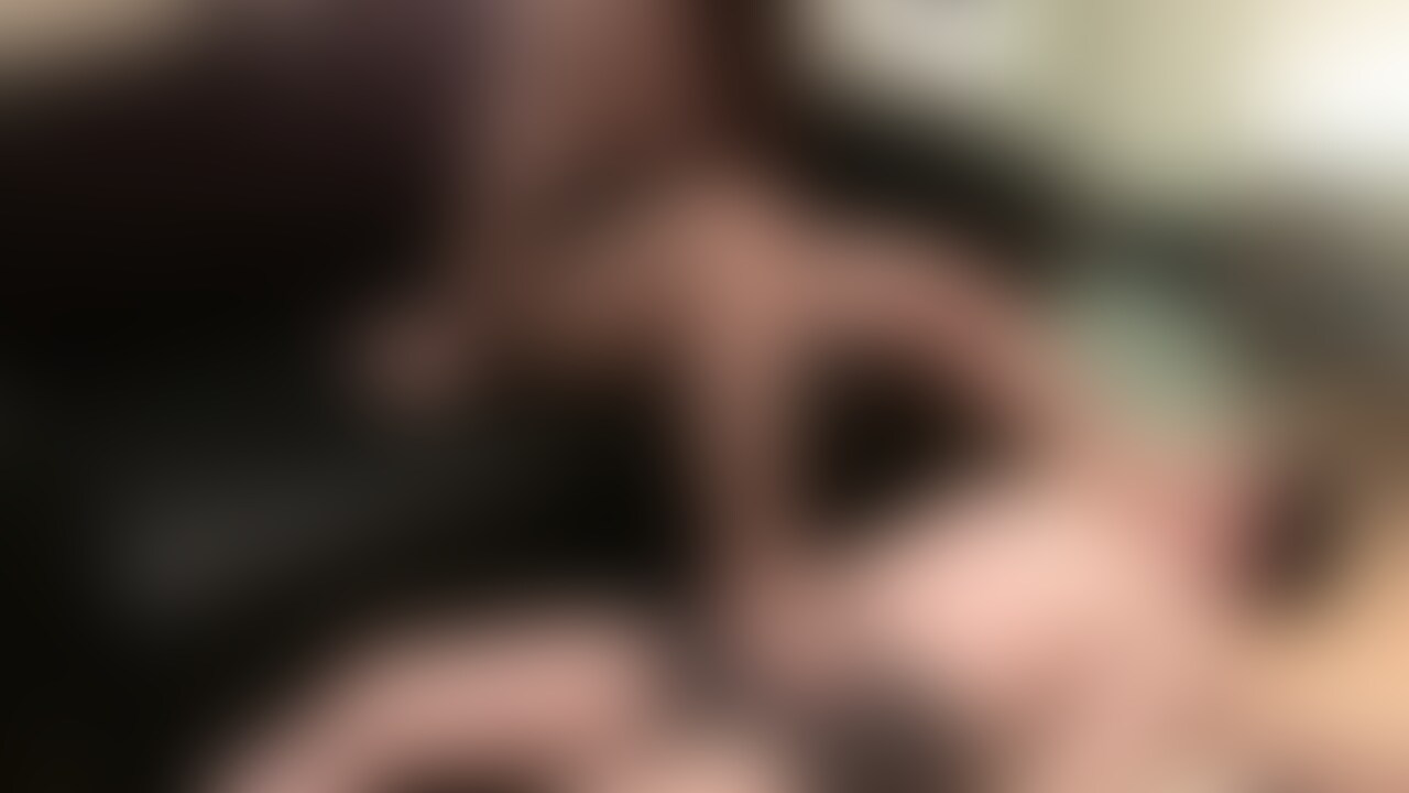 今回は170cmドSアパレル店員まな様にいじめられました。
最初に会った印象は、とても優しく、普通のアパレル店員様といった印象だったが、ホテルに入ると、男を見下した口調で、命令されました。
土下座させられ、ブーツを○○○舐めさせられたのは屈○○○的です。
ブーツで思いきりお腹を蹴られ、内臓が痛かったです・・・。
ブーツを履いたまま全体重で乗られ、息をするのも苦しいほどでした。
さらに、足は仕事終わりで、一日中素足でブーツを履いていみたいなので、超ムレムレでした。
ムレムレの素足で顔を踏みつけられながら、大事なところも踏みつけられ、完全に下僕扱いするまな様。
仕事終わりに急きょいじめてもらったため、時間は短めになります。
高身長のギャル系アパレル店員様にいじめられたい方は必見です。
※無断転載禁止
※女性○○○以上確認済み
※モザイク処理を施しています。 (2/2)