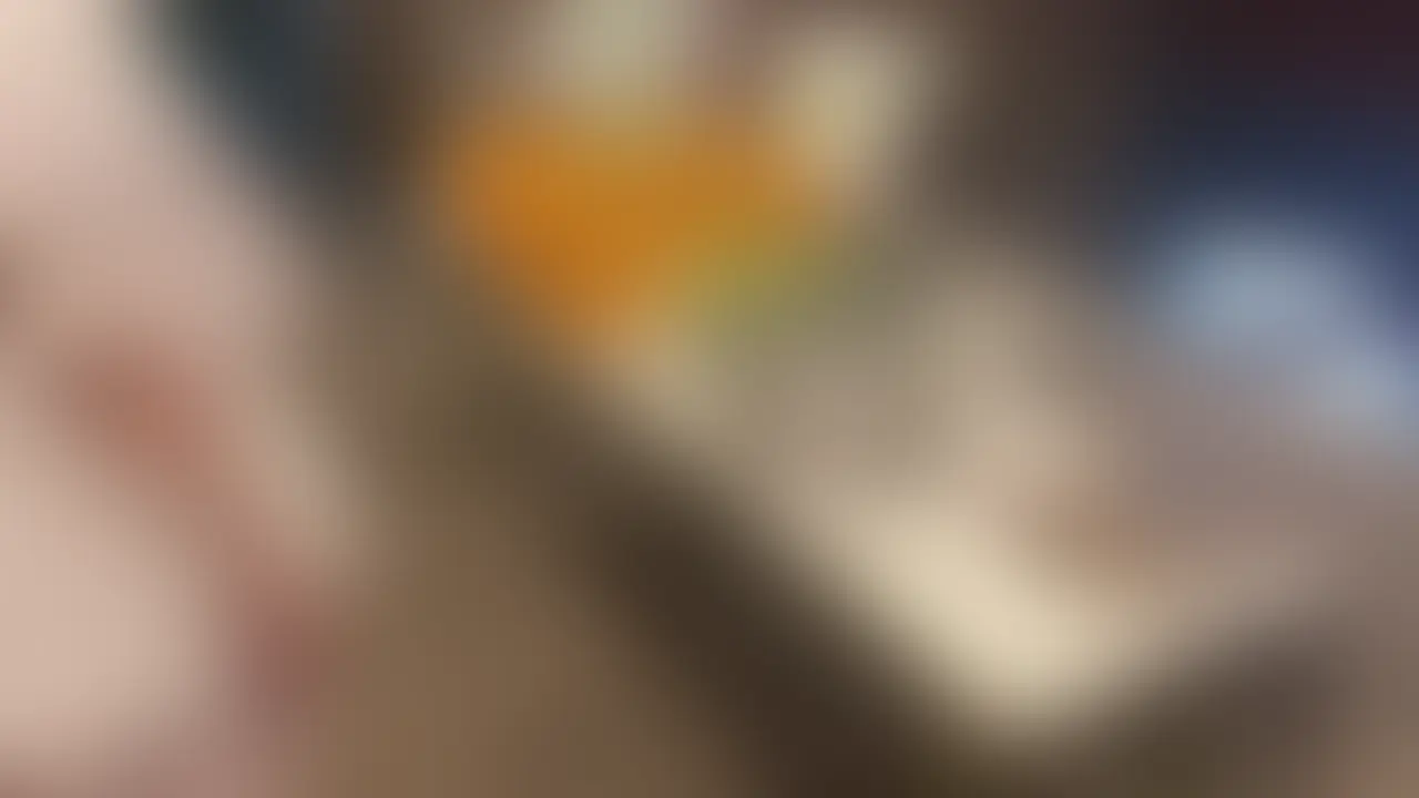 豊満妻、露天風呂で理性を失いました…。
みなさんこんにちは!東北はようやく酷暑が和らいできました。みなさんは体調崩されてないですか?
私は今日も温泉に行ってきました💗露天風呂って、開放感がすごくて…♥️
最初は「外でこんなことするなんて」と恥ずかしかったのに、気づいたらカラダが熱くなって止まらなくなっていました🫣💦
湯けむりに包まれて、豊満な身体を晒して…。
外では絶対に見せられない、背徳感いっぱいの露天での出来事です。 (2/2)