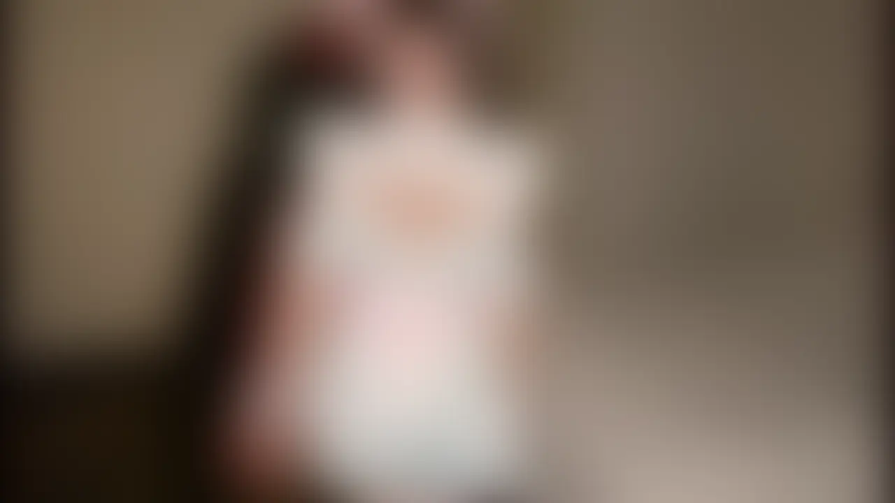【乳首フル解禁】
ハロウィンで
無許可中出し2連発された
3Pオフパコ🎃
コスプレイヤーが一番輝く季節。
『ハロウィン🎃👻』
そんなハロウィンの夜に招待された
“ハロウィンコスプレパーティー”で
エロゲーに参加させられて…
そのままホテルで
3Pが始まっちゃいました。
しかも…
(普通の3Pだけなら
まだ良かったんですが)
実はその日は
“危険日”だったんです。
だからえっちするなら
ゴムをつけるのは当然出し、
中出しなんて
もってのほかでした。
それなのに…
行為が始まってしまうと
2人の男性のおちんぽが
あまりにも気持ちよくて…
人生で初めて
上の口と下の口の両方で
おちんぽを奥まで咥えちゃったりして
生ハメ3Pえっちを
全力で楽しんじゃいました…。
そして…
(ここまでなら
ギリギリ理性はあったのですが…)
バックで奥まで巨根を挿入されながら
お尻をペチンッペチンッと叩かれると
私の中のMが暴走しちゃって
本当にされるがままに
なってしまって…。
性欲をぶつけられるほど
私の雑魚まんこがどんどん濡れちゃうし
子宮も降りてきて
コンコン突かれるのも堪らなくて
生ハメされるのも
拒否できなくなって…。
「ダメ!中に出さないで!!」
って叫んだのも無視されて
中出し1発目…
すぐさま2人目もズボッと挿入されて…
「だめ!赤ちゃんデキちゃう!!」
って拒んだのに中出し2発目…。
めちゃくちゃにされちゃいました…。
。.ꕤ‿‿‿‿‿‿‿‿‿‿‿‿‿‿‿‿‿‿ꕤ.。
この、おっぱじまってしまった
ハロウィンナイトのリアル。
ファンクラブの皆さんには
「パーティーの様子を全部見せる」
と約束したのですが、
あまりにも過激で
世に晒し続けるのは私も怖いので…
※ガチのプライベートで
始まってしまったので
当然乳首にニプレスや絆創膏はついてません。
(局部以外、モザイクもなしです)
※男性の方が撮影許可を撮ってくれてました (2/2)