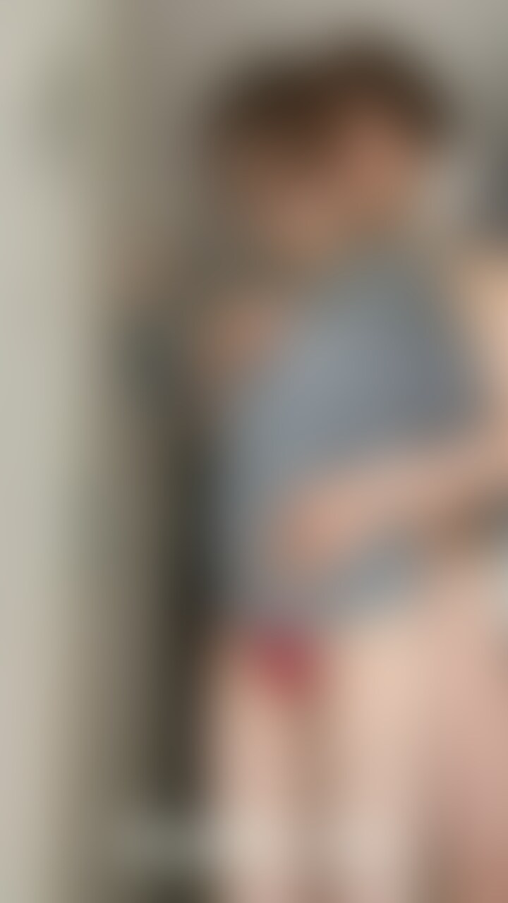 家に着くなりお互いスイッチ入りスタート❤️玄関先でハメ倒したので声が漏れまくり😅間違いなく外に丸聞こえだった。。。😅 (2/2)