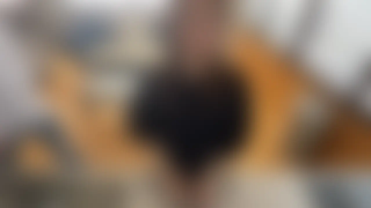 キッチンでご飯を作る人妻を後ろから乳首責め🫣
やめてと何度も言うけど気持ちよさそうにしてるから何度も何度も数え切れないほどイカせると痙攣してしまう😍 (2/2)