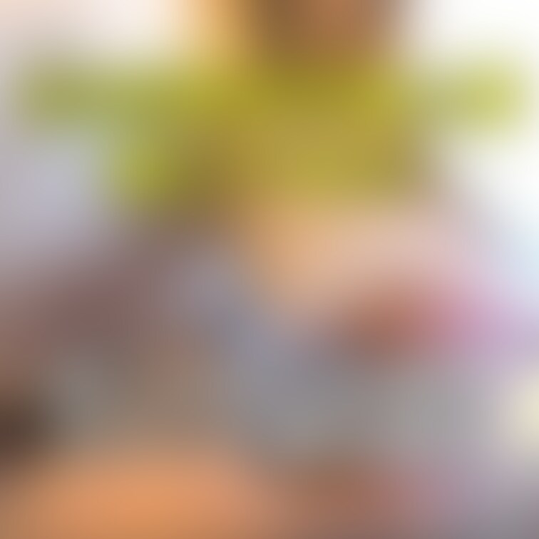 この動画はこちらの続編になっています。
https://myfans.jp/posts/82ac1782-492e-41d4-8d9e-be8ec60fdf9b

--------------------------------------
※気に入っていただけたサンプル動画に「いいね」や「ブックマーク」もらえると動画更新の励みになります！
--------------------------------------

夫と10年レスの人妻。久しぶりすぎてセックスのやり方分からないかもと言っていましたが、ちゃんとできていました。

未使用期間が長かったのでマ〇コきつめだったんですが、逝くのガマンしたら逝くタイミングを見失ってしまって射精のお手伝いをしてもらいました。

最後ゴクンで終了でしたが、がまん汁がだらだら出てたんですが、チューチュー吸いながら、最後はありがたく口内射精でフィニッシュ。

動画の設定上でディスってますが本当はそんなことなくて愛してるぜ！ (2/2)