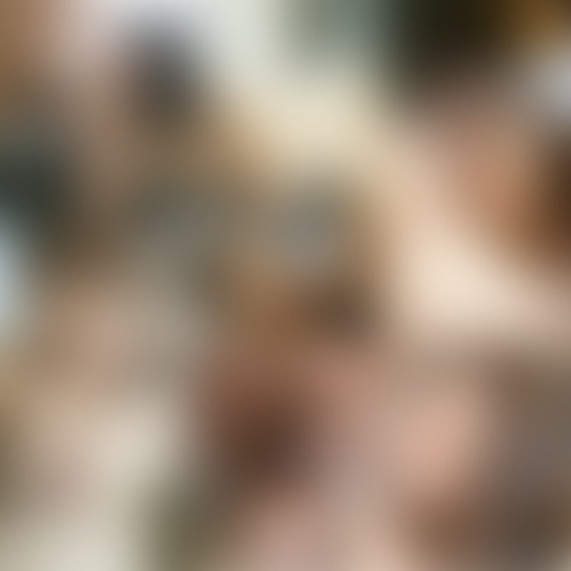 ※サムネではボカシが入っていますが本編では顔出ししています
エロ活動してたら決して忘れることができないことってありますよね。
今回はまさにそうで、癒し系のS級ルックスでIカップ爆乳の持ち主、
さらにプレイ中はナチュラルに淫語をバンバン放ってくるという、
まさに真性痴女の麻衣ちゃんとのホテルデートの模様です。
都内のカフェで働くピッチピチ、ムッチムチの麻衣ちゃんは、
普段着はナチュラル系なのでカラダのラインが出ないんですが、
シャワーを浴びる際服を脱いだらとんでもないどすけべボディ。
そんなカラダ見ちゃったら思わずバスルームに押しかけて、
おま○こ洗ってるところを撮らせてもらいますよね。
最高のボディラインがボディソープでヌルヌルてかてかして
さらに淫靡さを増した姿をじっくり堪能した後は、
しっかりちゃっかりフェラまでしてもらっちゃいました。
麻衣ちゃんおしゃぶりできて嬉しそう。
すでに筋金入りのち○ぽ中毒の匂いがプンプンします。
で、バスルームを出た途端、
待ちきれずにギン勃ちチンポ鑑賞会が始まり、
まずはタマタマの方から舐め吸い遊びスタート。
裏スジや側面も丹念に舐め上げ、
不意に咥え込んでは超強烈バキューム。
コレ、マジで何時間舐められてても飽きないフェラです。
途中、カメラを麻衣ちゃんに渡し、自撮りさせながらのフェラ。
こんなことにも楽しそうに応じてくれる性格良し子ちゃん。
こちらが要求してないのにパイズリおっぱじめちゃうところなんかも
ほんっとにいいコで、相手を喜ばせようって気持ちが
ビンビンと竿に伝わってきます。
とにかく麻衣ちゃんは唾液がたくさん出るので
フェラのときもパイズリのときもソレを活かしまくってきます。
気持ちいいのはもちろん、ビジュアル的にもグッときますよね。
そうしてしゃぶってる間も
常にスケベな言葉をナチュラルに発していて、
名づけるなら「いちゃラブ系淫語」とでも言うんだろうか。
ほんと可愛いのに性格がどすけべっていうチートキャラですね。
そんな興奮度マックスの麻衣ちゃんの極上フェラチオ、
長いので前後編に分けてアップしますので、
是非両方をコンプリートしてシコってあげてください。
*-*-*-*-*-*-*-*-*-*-*-*
■動画情報■
【表示サイズ】1920×1080
【収録時間】19分24秒
【ビットレート】6000kbps
【拡張子】MP4
*-*-*-*-*-*-*-*-*-*-*-*
■注意事項■
・この作品は、私「kei」によって作られた、完全オリジナル動画です。
・作品に登場する人物は公的身分証で20歳以上であることを確認し、
撮影の同意書にも記入、押印してもらっています。
・2次使用、第3者への譲渡、転載、転売等は固く禁止します。 (2/2)