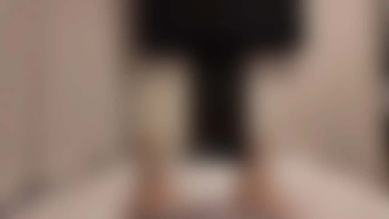 今回使用した手袋はFtshistのショート手袋 女性用 レザー matte つや消し ブラック Mサイズになります。
⚠️女性はずっとタイツ姿のままになります。
【動画内容】
1.女の子が手袋をつける。
2.女の子が男の身体を触る
3.男の乳首を舐める
4.男の下着を脱がし手コキや乳首舐め
5.男を四つん這いにさせ手コキ、乳首舐め、フェラ
6.男を椅子に座らせだ状態でDキス、手コキ、乳首舐め、フェラ
7.手袋にローションをつける
8.両手使って手コキ
9乳首舐め手コキで射精 (2/2)