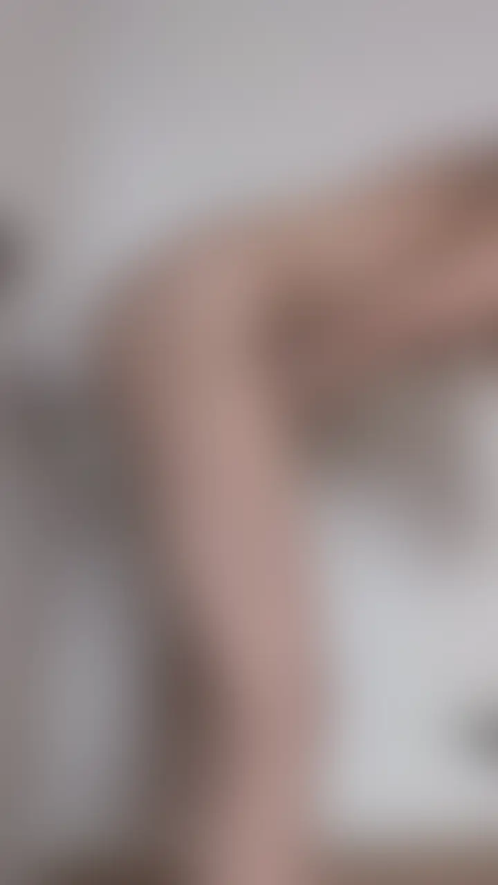 オナニーしたくなって、パンツ脱いだら…
もうぐしょぐしょになっちゃってて
ハァハァ(*´Д`)❤
ディルドを使って冷蔵庫オナニーから、それじゃ足りなくなって
自分でズボズボ…
気持ちよすぎてまさかの失禁…
黄色いおしっこ過ぎる!!!
ごめんなさい💦 (2/2)