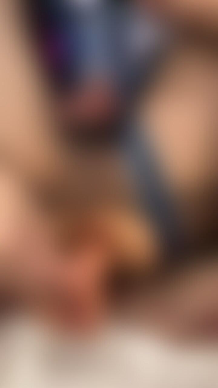 ラブホでてかてか競泳黒ストッキングでの潮吹きアナニーした動画です。 sample 1