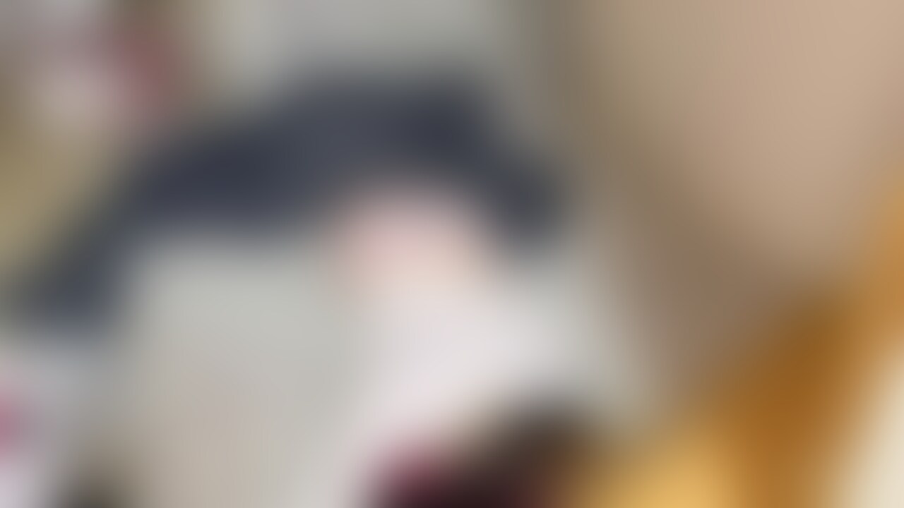 夫婦の普段の営み❤️
今回はいずれ来る3Pの練習の為にディルド使って前戯してみました😊
エッチな気分になって上の口も下の口も使われて好き放題されて腰がヒクヒクしてイっちゃったんだそうです🤭
こんな人妻好きですか❤️？ (2/2)