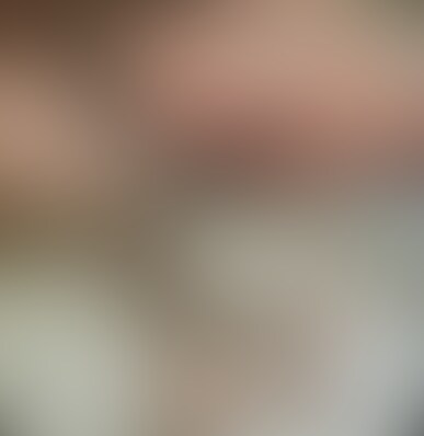 さばさばした性格で、好き嫌いのハッキリとした女性。
人懐っこい笑顔が男を狂わせる…。
社内恋愛で結婚した旦那との仲は普通だとか。
しかし、彼女にはその「普通」が不満であった。そんな彼女が他へ’愛’を求めたのは必然だったかもしれない…。
不倫相手に全てをさらけ出して、セックスの快楽に没頭する。どこまでも…。
コスチュームを着せて赤い綿ロープで身動き出来なくする。
それだけで「ハァハァ…」と息が上がっていく変態妻。
そんな柔肌にフェザータッチ。
ビクンビクンとしながら身悶えている。
コリコリになった乳首を攻めると喘ぎ声が…。
パンティをずらしマンコを見るとビシャビシャに濡れている。
早く触ってほしいと膣口をパクパクさせて欲しがっている始末。
周りから焦らしながらクンニすると腰をくねらせ自ら気持ちいい所に舌をあてようとする。
そんなに欲しいならとカチカチに膨れ上がったクリトリスをペロンと弾く。
その瞬間、彼女の腰は飛び上がった。
そこからはローター、電マで存分に可愛がってやり生挿入‼
びしょ濡れになっている彼女のマンコは突けば突く程、溢れ出るマン汁で感覚が無くなる程だ‼
ロープを外してやると自由になったその身で奉仕を始める。
一体どれだけ溜まっていたのかと思う程の腰の動きに興奮が止まらない。
最後は、思いっきり膣内に大量中出し‼
定期的に呼んでやろう、彼女もそれを望んでいる。
【動画詳細】
動画時間:40:45
フレーム:1920×1080(HD)
サ イ ズ:699MB
ファイル形式:MP4 (2/2)