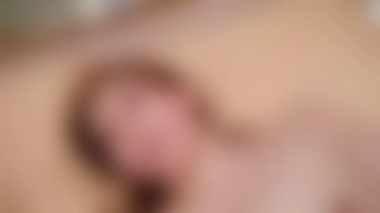 ハメ撮りお腹に発射❤️‍🔥

久々に裸で抱き合った///
今回は生SEX❤️‍🔥
挿入部アップ🌟最後は
なつのお腹に精子プッシャー💘
精子をお腹に塗りつけたよ🫣 (2/2)