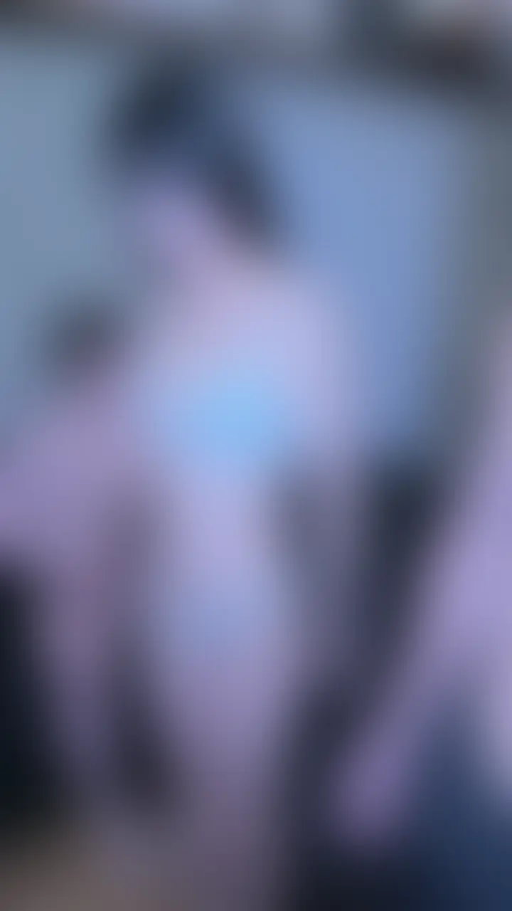 【顔出し】看護師お姉さんを友達2人に回してもらった笑
白目剥いてイキ崩れてた (2/2)