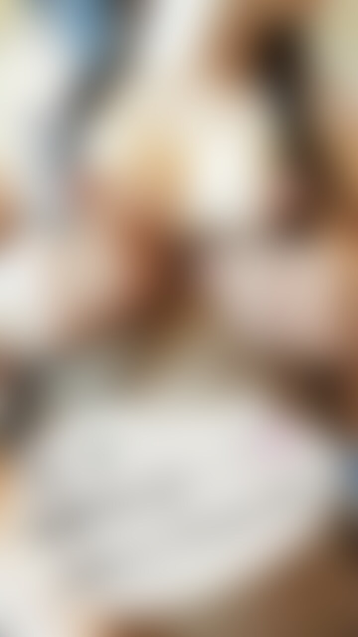 スマホで撮影した動画です^^
後ろからねっとりおっぱいマッサージ&乳首責め...途中から我慢できなくなって自分でチクニーしちゃいます♡ビンビンに勃起したエッチな乳首をアップでご覧あれ♡ (2/2)