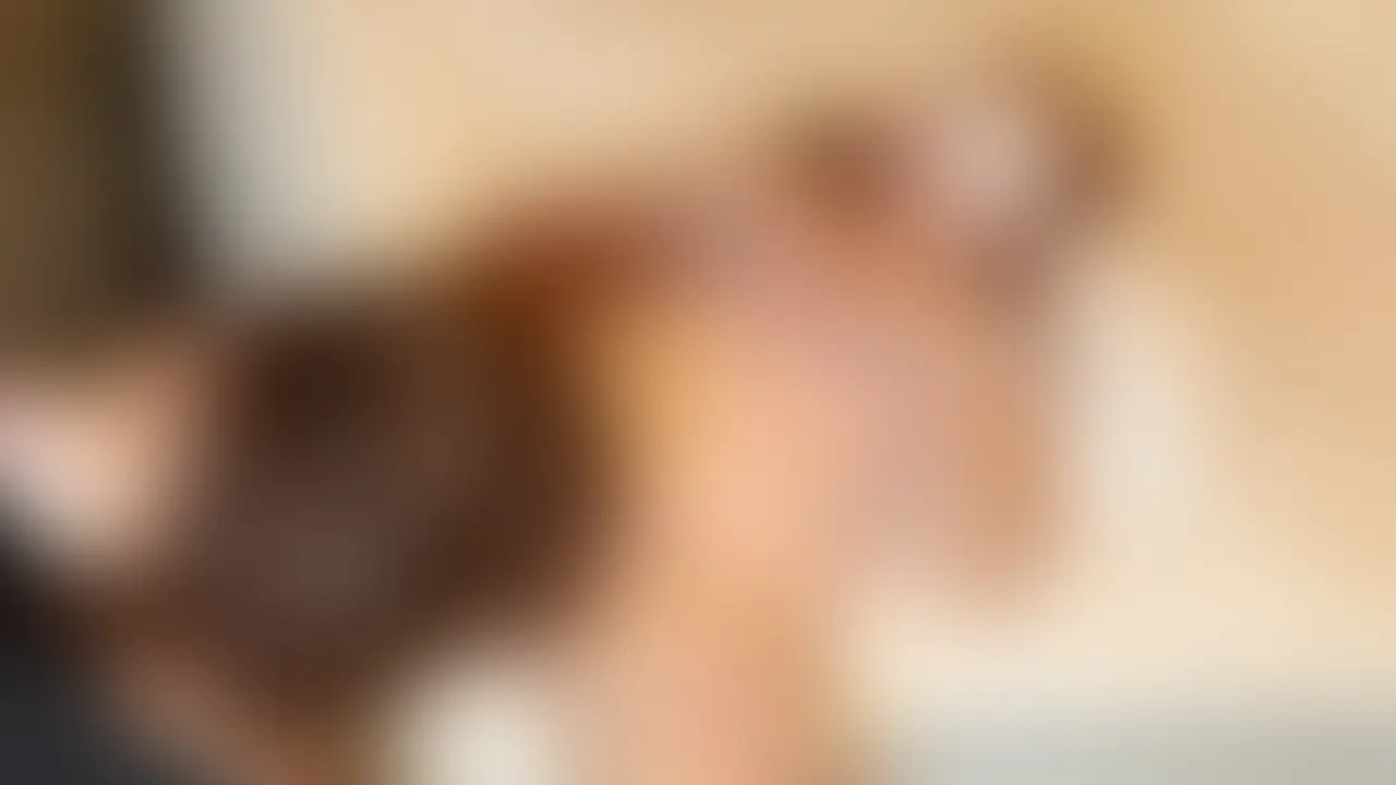 【変態夫婦|ホテルに入るとこうなる #30-2】
ピンクのチャイナ姿で本気のセックス🎀
勃っちゃったちんこを丁寧にフェラしちゃう💋
馬乗りになってちんこなめさせられるのエロすぎるね💦
ぐちゃぐちゃになってるおまんこにちんこ挿れたら本気ピストン開始💥
正常位でもバックでも何回もイっちゃう🤭💞
アヘ顔何回晒してるかわらかない😵💫
プラン限定公開だから、わたしの本気イキを見に来てね! (2/2)