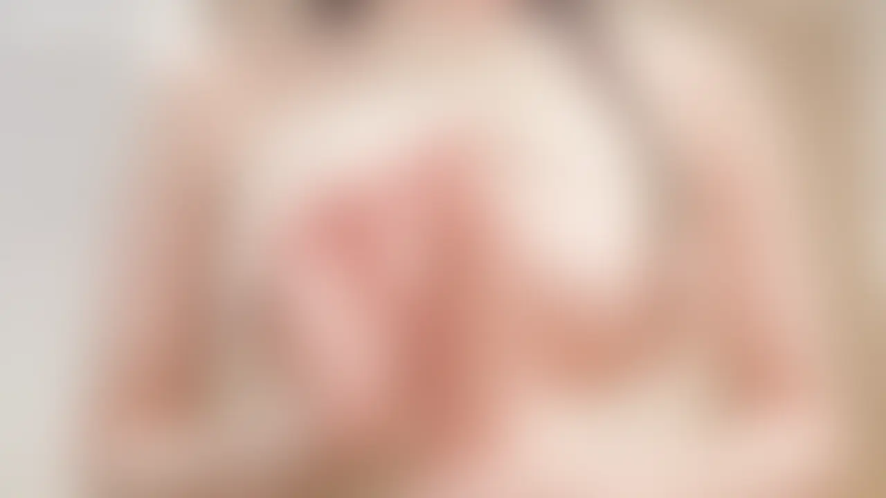 前回の投稿でお誕生日記念動画は最後と言っていたのですが…おまけ動画も撮っていました!😳✨
ローションを使って皆さんのおちんちんを気持ちよーくすることを考えながら一生懸命シコシコしました🩷皆さんはおちんちんのどこの部分が一番気持ち良いですか?上手になりたいのでぜひコメントで教えてくださると嬉しいです😚
⚠️動画後半から音量注意です🙇♀️💦 (2/2)