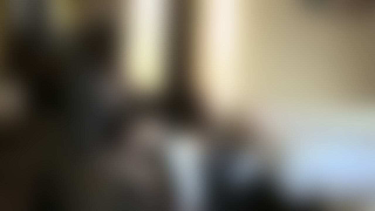 今回は大人気のガチ女上司広瀬さんにいじめられた時の動画です。(本編29分)

この日は、仕事でミスをしてしまい、外回りの仕事の合間に広瀬さんにホテルに来るよう命令されました。

広瀬さんはとてもイライラしており、説教され、土下座しないと許さないと言われました。

そこで、土下座すると、いつものように頭を踏みつけられ、靴を舐めるように命令されます。

普段の優しい広瀬さんとは違って、ドS感が増しており、興奮してしまいました。

仕事で歩き回った後の蒸れた黒パンストの匂いを○○○嗅がされ、罵倒されます。

こんなに美人なのに足の匂いは強烈で、ますます興奮します。

その後は、広瀬さんがやってみたいと用意したぺ二バンで口の中をおかされました。

涙が出そうなくらい苦しかったのに、○○○喉の奥まで突っ込んでくる広瀬さん。

「私の精子飲みたい？」「もっと激しく激しく」と言葉責めされます。

まるで立場が逆転したように肉便器として扱われます。

最後は、歩き回ったムレムレの足を舐めさせられ、「きたねー精子出せよ」と言われながら、足コキで○○○絞りとられました。

今回、身バレのことも考えて販売するかどうか迷いましたが、ついったーの反響などを考慮した結果、限定個数で販売することにしました。

再販予定はありませんので、お早めにご購入お願いいたします。 (2/2)