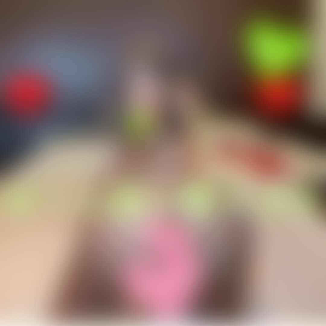 右上の「♡」マーク押してくれたら嬉しいですっ💚

ちっぱいの四つん這いオナ見てください🥰
後ろからのアングルもあります🥹
後ろからのアングルえっちじゃないですか？手コキしながらア●ルベロベロしてみたい😂🫶 (2/2)