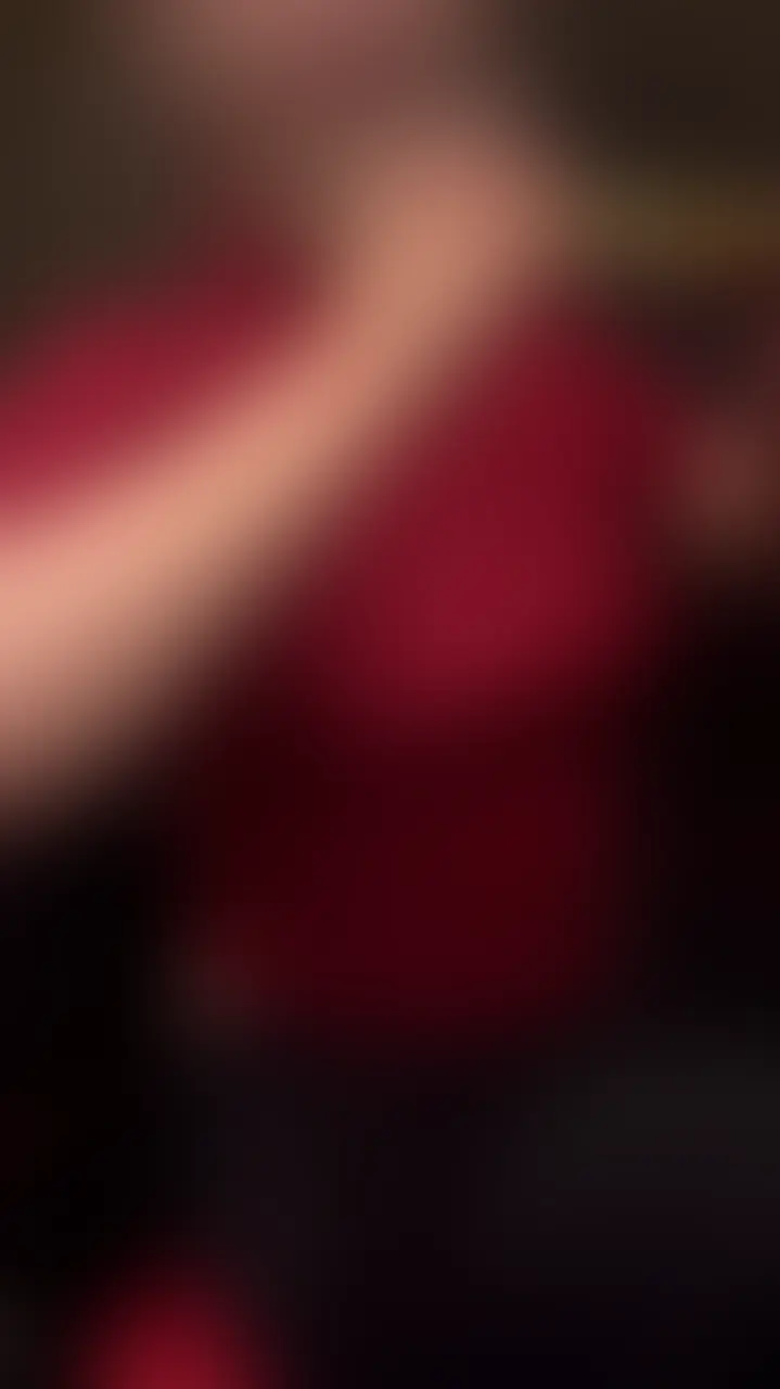 🎥【パート①私にも飲ませて】
編集前の別の女の子とのハメ撮りをドM女に見せたら
「ずるい、私にも飲ませてよ」。
どれだけ変態なんだ。
口に大量のおしっこ出してあげました♡
自分のおしっこも大量に出し、自分のを飲ませてあげて。
ちゃんとごっくんできてたね！

ど変態女は、僕が「何も剃らず剛毛がいい」って言ったのをずっと守り続けてたのですが、最近見飽きてきて…。
遂にパイパン許可を出しました✅
ツルツルになったマ◯コ。
クリトリスピアスが目立って良さが増しました♡

えろすぎっっっ⚠️ (2/2)