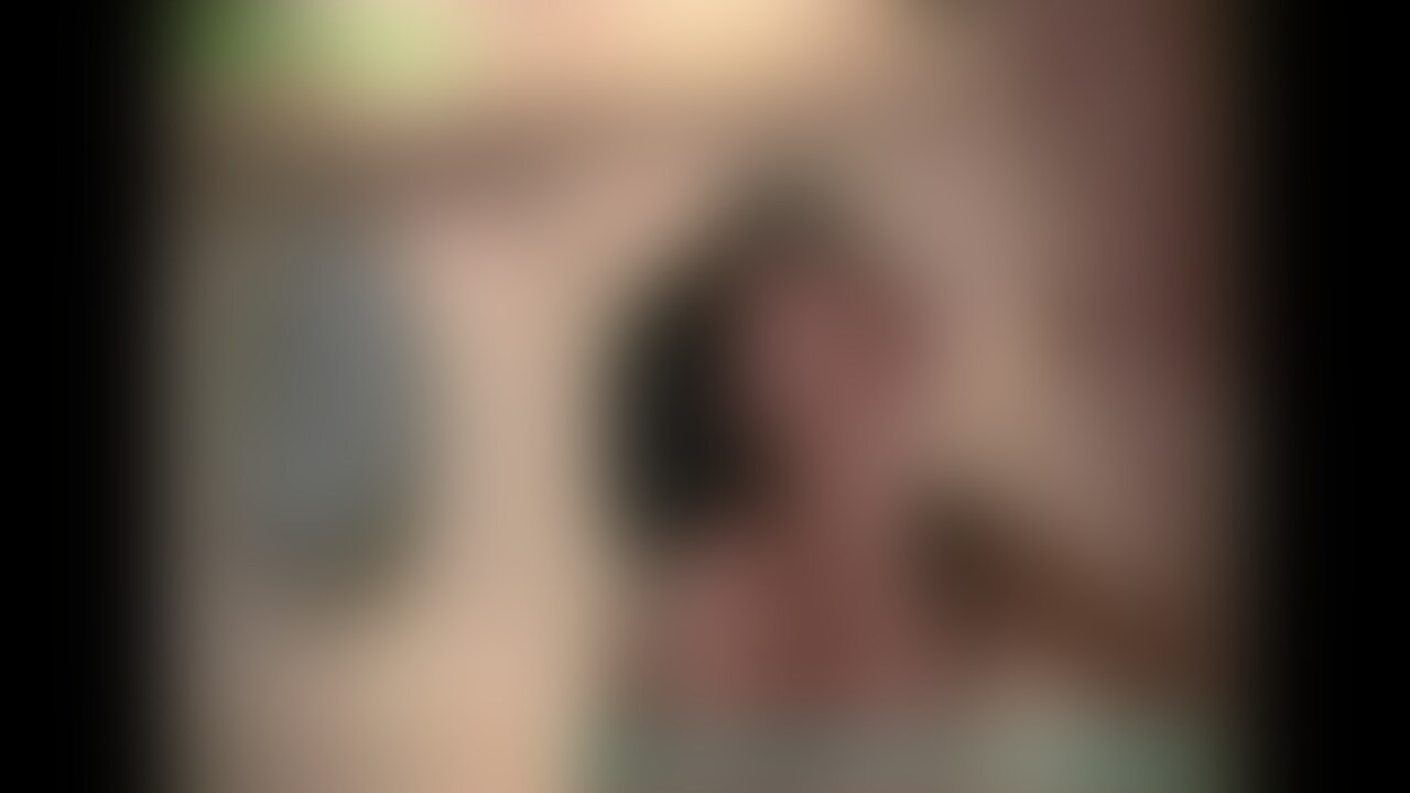 バブル期にはエロいお○○○さんが活躍し身体駆使しバブル景気で潤っていた男達のチンポを咥えまくって
いましたが、このお○○○さんはそんな感じこお○○○さん
今はお台場にあるTV局のディレクターと寝て番組にも出ていた経験あり！
そのお○○○さんがどんなテクニックをつかってディレクターをたぶらかしていたが実証

その卑猥な身体を見て勃起している僕のチンポをイヤらしそうに舐め始めジュボジュボ音たてたり横舐め
したり先端を攻撃したり
その凄まじいフェラチオで固くなったチンポにローションを垂らし柔らかいオッパイでパイズリ！
僕はスレンダーで成長途中の貧乳○○○が好きなのですが今回は逆
でもその卑猥なテクニックにタジタジ

我慢できなくなったボクは正常位でドッキングしヌルヌルのオマンコを堪能
このオマンコで何人ものTV局の男を受け入れ数えきれない量の精液を飲み込んだと思うと興奮
何時もは発生ハメな膣内を楽しんでいるのですがコレも良い物ですねｗｗｗ

そしてバックで挿入し生膣と子宮口の感触を楽しみながらカメラ目線で卑猥なセリフを言わせ一気に
フィニッシュ！
形良いお尻をガッツリ掴み子宮口の感触を味わいながらの中出し最高！！
精液も出る出る！
最後の１滴まで中出しし精液まみれのチンポを引き抜くと精液でズルズルになったオマンコが超卑猥！
このエロいお○○○さんとはこの日３発中出しし後日も３発中出しを決めさせて頂きました (2/2)