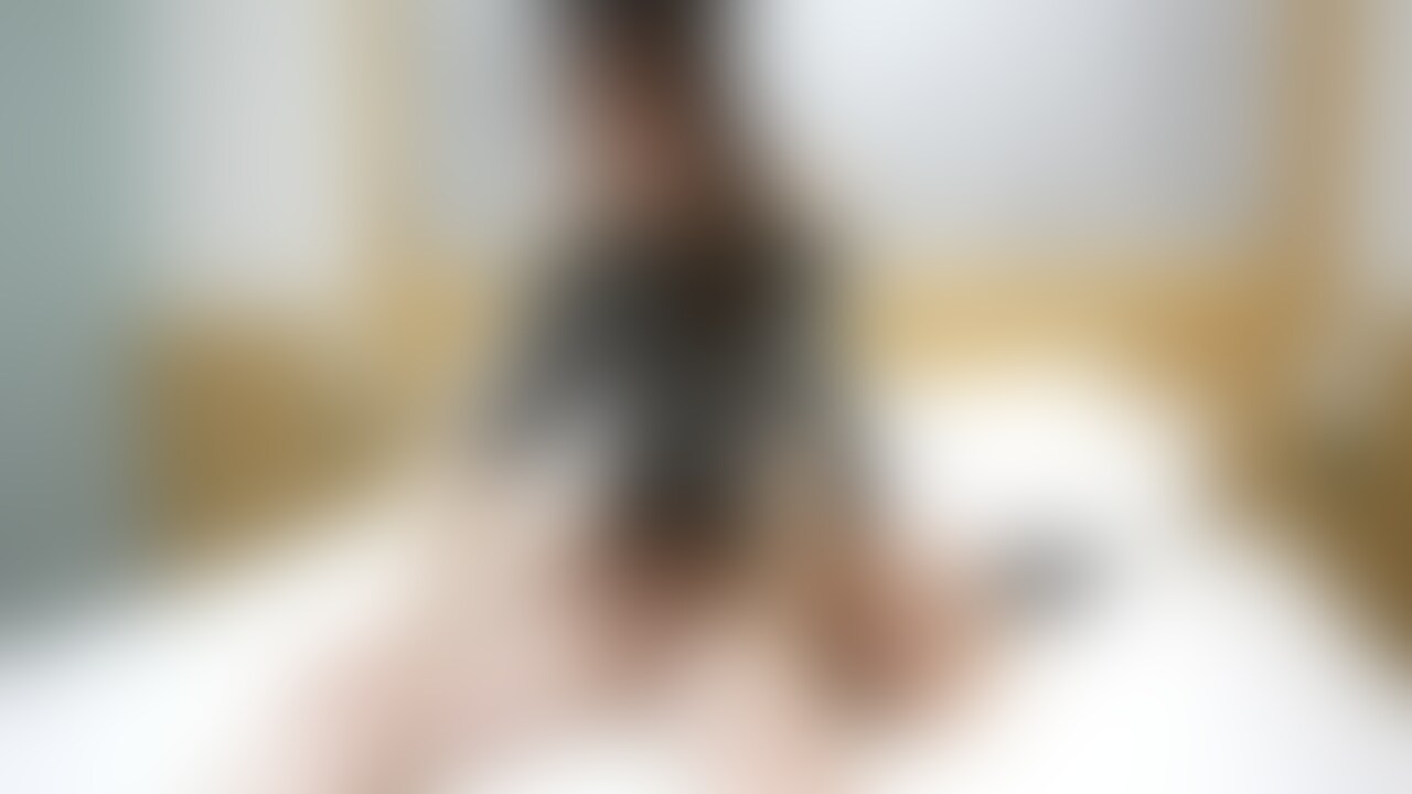お腹の上に乗られながらおちんちんしこしこしてたら
足をもじもじしてたからピーンって させたの🤭
だめだめだめ、イッちゃだめだよイカせないよ😎
気持ちよさと一緒に精子もあがってきちゃって我慢するの大変だよね🖤 (2/2)
