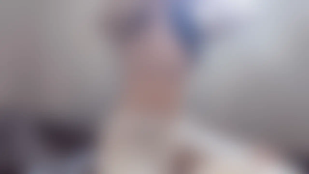 ニット越しに乳首立たせながら、毛布にあそこを押し付けて気持ちよくなっちゃいましたぁ。。。🤭 (2/2)