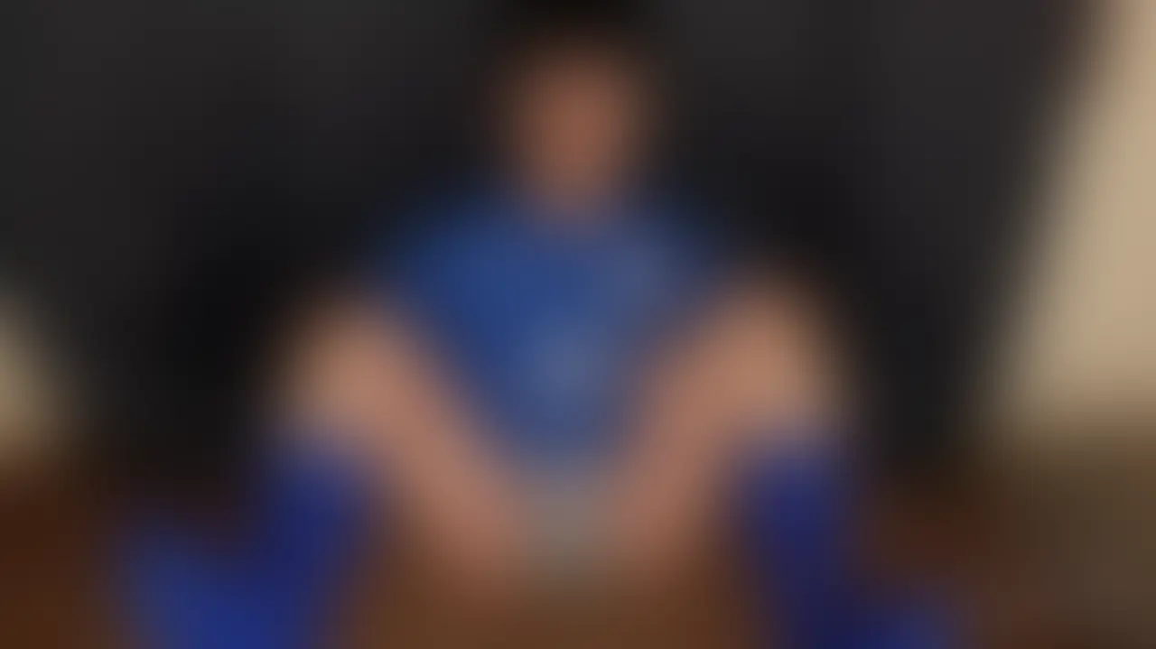 サッカーユニフォームで我慢できずブリーフでお漏らし sample 1