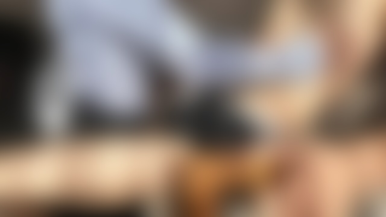 私のフェラ手こきに何分耐えれるかな？🫢
身体は正直。
すぐ声漏らしちゃって体ビクビクさせて私に感じてる姿見られて興奮しちゃってるの？♡

もっと壊れちゃいなよこの今にもイッちゃいそうなおちんぽ💕

何回も寸止めされておちんちん苦しいって言ってるよ？🥺

でもやめてあげない♡
亀頭舐められてしこしこされるの好きなんだもんね？
この我慢汁止まんないおちんちん美味しい🤭

遂には我慢できなくなってルーインド射精しちゃう彼。
私虐めるの大好きだから射精しても止めない♡

最終的に3回ルーインド射精させて溜まってる精子全部搾り取って出なくしてあげた🐰 (2/2)