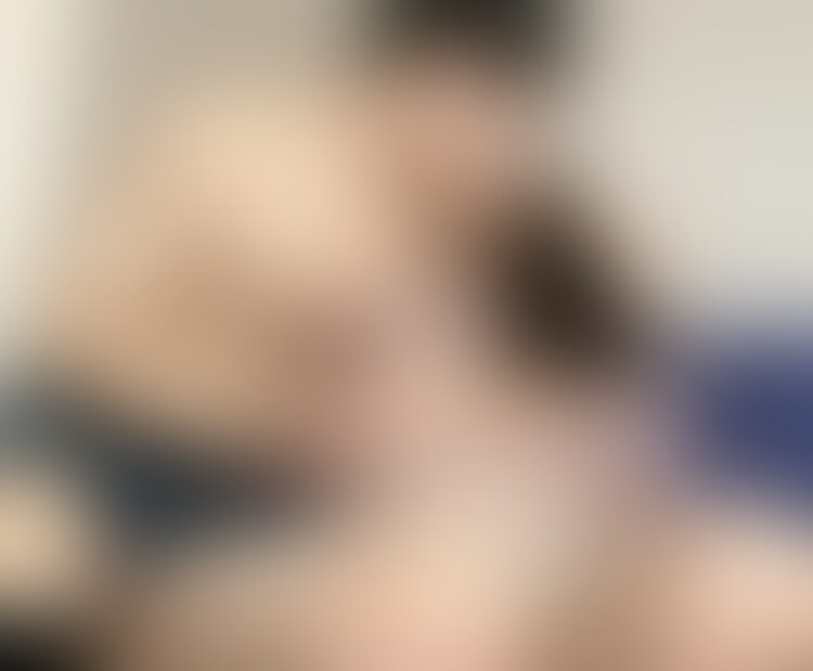 花火大会に行こうと思ったら
浴衣姿の先輩が超絶可愛かったので、
我慢できずに浴衣のままハメちゃいました🥰
帯で縛った先輩のおっぱいめっちゃきれいだし、
手マンでパンツ染みにしちゃうのエロすぎる…💘
指もおもちゃも大好きだけど、
結局、僕のが一番いいって言ってくれる先輩が
最高にエロ可愛いです! (2/2)