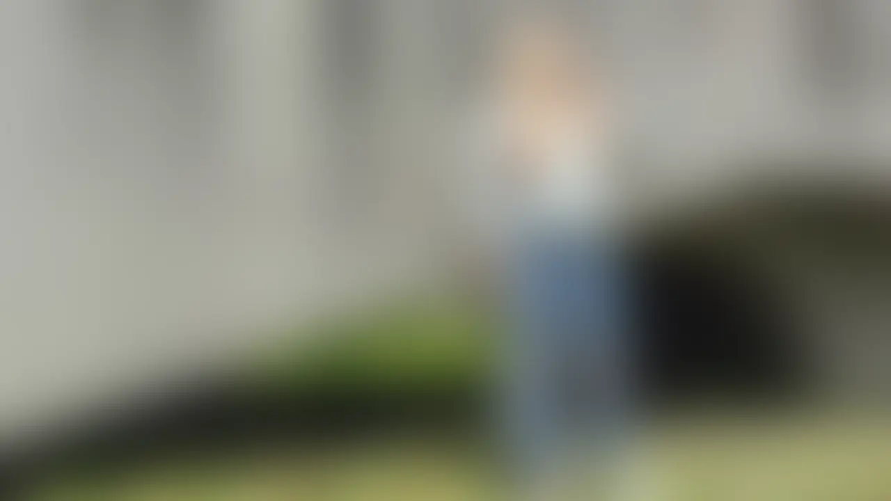 【公園でナイショのえっち】人が通るたびに2人でドキドキ…💦
どこでもヤッちゃうギャル…
これでホテル代浮いちゃったね💸
いやいや、たまにはホテルでエッチしたいもん!!! (2/2)