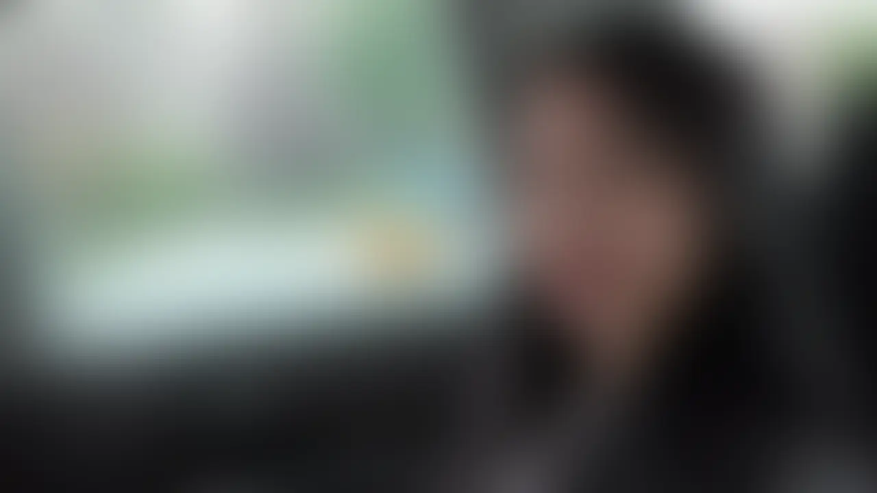 【4/17~19日まで3日間限定単品1000円割引‼️】
🔥本編とサンプルにいいねブクマで特典動画プレゼント🎁🔥
【プレミアムプラン編】
まさかのハプニング…
パ⚫︎の前で初めての生中出し
断れずそのまま3P&上書き
※今回はまさかのハプニングが起き、
私の前で初めての生中出し。
そのままザーメンたっぷりの妻のおまんこを吸い出し
上書き中出ししちゃいました。
単独様をお呼びしてソファーで前戯。
下着を脱がすと
まさかの女の⚫︎の日…。
焦った妻は
「汚してしまって、ごめんなさい」
単独様は優しく
「気にしないで下さいね。」
そこで悪い私は
「じゃあ、お口でご奉仕してあげなさい」
妻
「お詫びします…」
いつも以上に丁寧なフェラ。
それを見てるだけで興奮して、そのまま3Pに。
調子にのった私は
「そのまま生で入れてもらったら?」
「いやだけど…申し訳ないから…」
拒みきれないまま、騎乗位でそのまま生挿入。
「あ、いや。。」
初めて妻に他人のものが生で入る瞬間を見て嫉妬しながらもフル勃起。
私のモノをフェラさせながら目の前で繋がる二人。
この距離で見るのがたまらない。
「もう中に出してもらいなよ?」
少しずつ崩れていく妻。
「はい…中に下さい…」
「いいんですか?」
「たっぷり出してもらいなさい」
そのまま奥で放たれる精子。
うっとりした表情の妻。
ダラダラと垂らしながら
「パ⚫︎ごめんなさい。」
もう我慢できず、そのまま覆いかぶさる。
舐めて、吸い出して、そのまま上書き。
まだ残っている感触と匂いに
その日は三回上書き。
それから1週間は、ほぼ毎日のように。
NTR冥利に尽きます笑 (2/2)