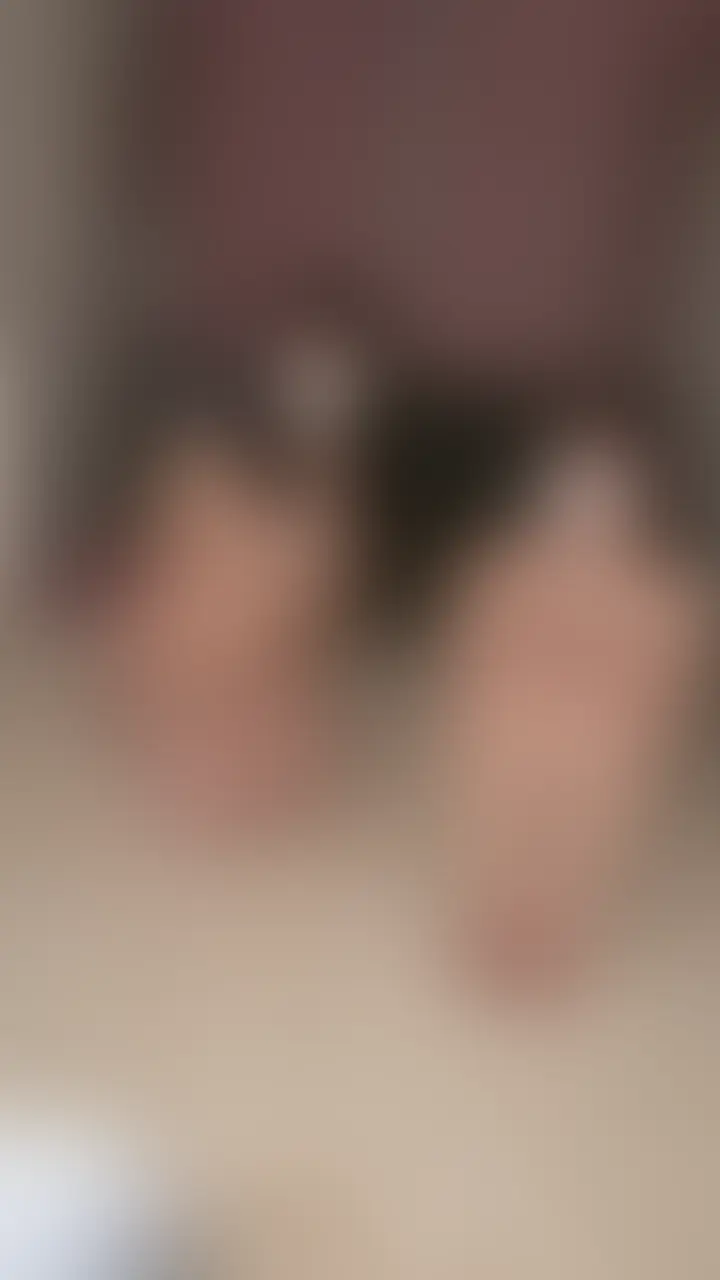 【みく20歳＆つぐみ31歳】本編Wフェラ💕動画31:58秒
夢の4Pオナニー＆フェラ！！
待ち合わせした二人組、即金欲しい若い女子二人組だけど、なんか似てません？類は友を呼ぶというやつなんでしょうか。
二人とも脱がしてオナニーさせて、4Pフェラしちゃいます‼️ (2/2)