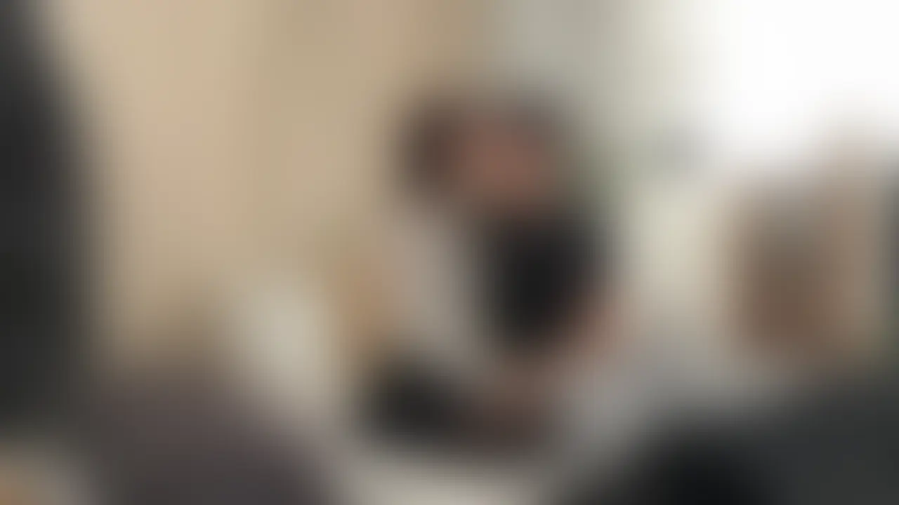【本編完全顔出し】
バイト先の若妻パートさん(25歳、2児のママ)と関係持ってしまいました。
休憩中に「もう2年くらい旦那とレス状態なんだよね~」って何度も愚痴ってて、冗談半分で「僕の家近いのでって誘ったらまんまとついてきて、保育園のお迎えの時間まで4回戦。
めっちゃエロくて最高だったけど、冷静に考えてヤバいことしちゃいました、、 (2/2)