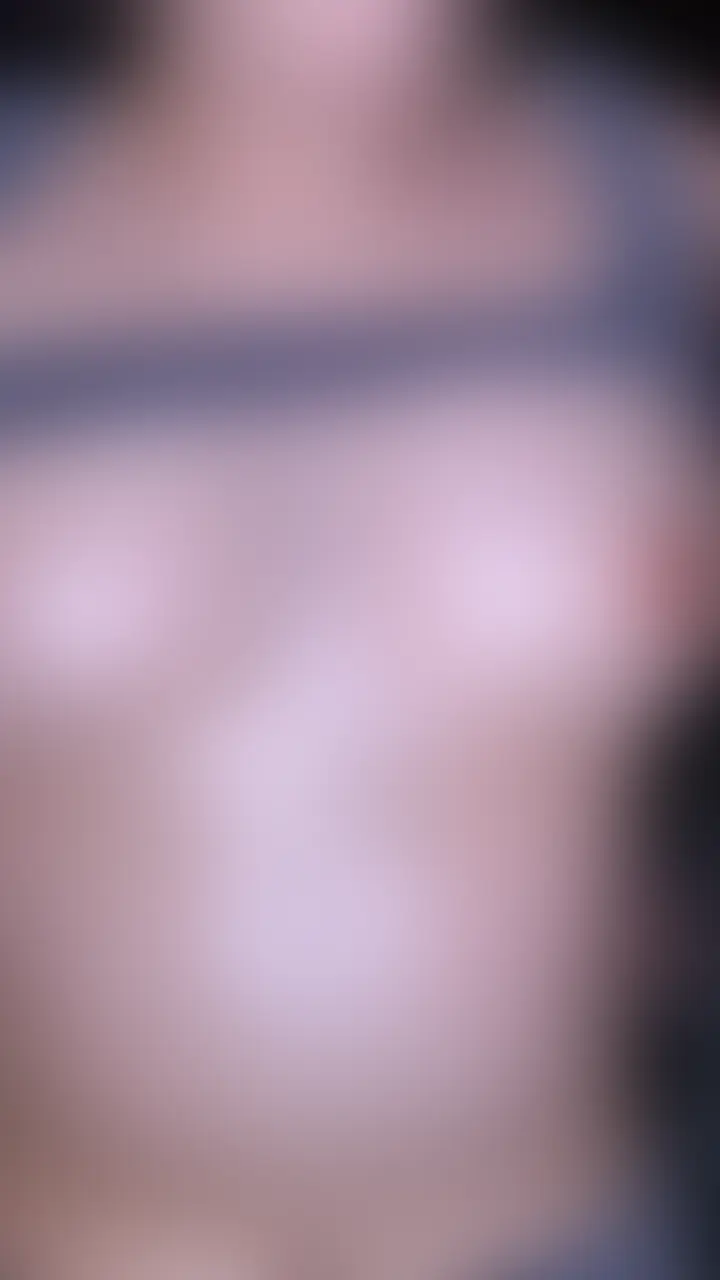 オイル騎乗位で前かがみになって腰振って、乳首はピンピン、目もうるうる。今にも絶頂しそうな顔をみたら、、、
【本編顔出し6月12日17:00公開】
せっかくなので、ジムで見た時から気になってたウェアに着替えてもらいました。肉感ボディでストイックに腰振らせたら、2回目なのにまた濃いの中出ししたくなってきて、、、 (2/2)