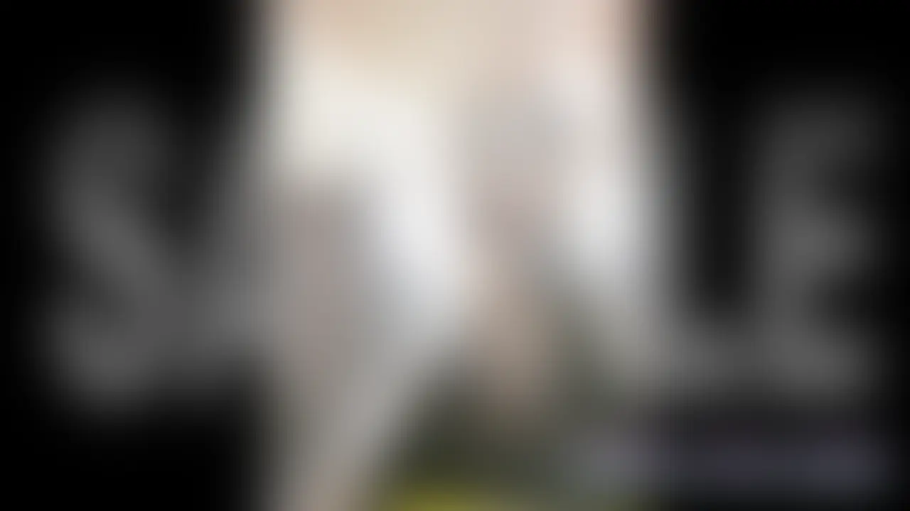 【個人撮影】人妻痴女の日常露出💖ノーブラ巨乳はみ出しデート💖デカ尻まる見えアナルプラグ💖
【今回の内容】
☆谷間・乳首くっきりまる見えデート💗
☆デカ尻丸出しミニスカ露出散歩💗
☆パンチラ散歩で通行人二度見💗
☆デート中アナルプラグ挿入💗
☆夜は濃厚ザーメン中出しエッチ💗
【感想】
休日デートではノーブラ乳首ぽっちりでミニスカート💖chiiちゃんの美乳がはみ出して谷間が丸見え😍周りの人がチラチラ見てくるのを楽しんでいます🎵
ミニスカートで足を組んだりしたらパンティもろ見えで、男性の横目で見てくる視線がたまりません💖chiiちゃんが見てもらえるようにわざとお股を開き気味で座って楽しそうです🎶
エスカレーターではTバックを割れ目にくい込ませて、ドキドキ露出を満喫😊💕
たまに胸元をはだけておっぱいを見せてくれるのですが、周りに通行人がたくさんいて興奮がおさまりませんっ❕
デート中バッグからアナルプラグをを取り出して「入れちゃうよぉ~💗」と外なのに生挿入💖人がいつ来るかわからない場所で肛門を広げてアナルプラグを入れちゃう変態chiiちゃん😚
その後は、いろんなところでアナルプラグを見せてきて無邪気に楽しんでいました💖
お部屋でのエッチはchiiちゃんにおねだりされて濃厚ザーメンを中出ししてあげました💗
濃いザーメンがchiiちゃんのオマンコから垂れてくるのがエロくて、またすぐにハメたくなります😤💕 (2/2)