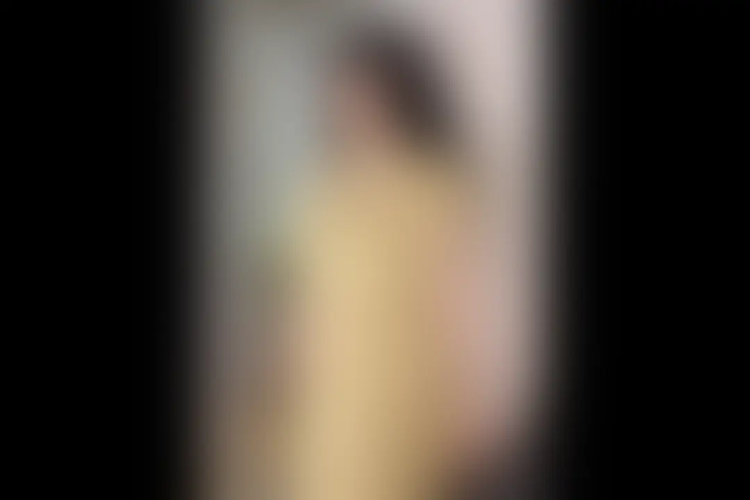【長編動画】48分
第６回とうか個人撮影会📸
で撮って頂いた動画です♡
おっぱいだけではなく大きな美尻も見てください💕
---
そしていつもの様に…撮影会中に誘われて♡
甘いキスから色々と野外で弄られました💕
---
そしてソファーに寝ころばされ…
私の大切なオマ◯コを弄ぶカメラマンさん
手マンに、クンニをされてエッチスイッチ全開に💕
---
そのまま立ちバックで…
えっ！？服を着たままするの？
なんかエロくてカメラマンさんの言いなり♡
しかもそのまま生挿入💕
バックでいっぱい突かれながら
服やプラジャーを外され真っ裸に💦
凄く感じてしまって逝っちゃった💕
もちろん中出しされました♡ (2/2)