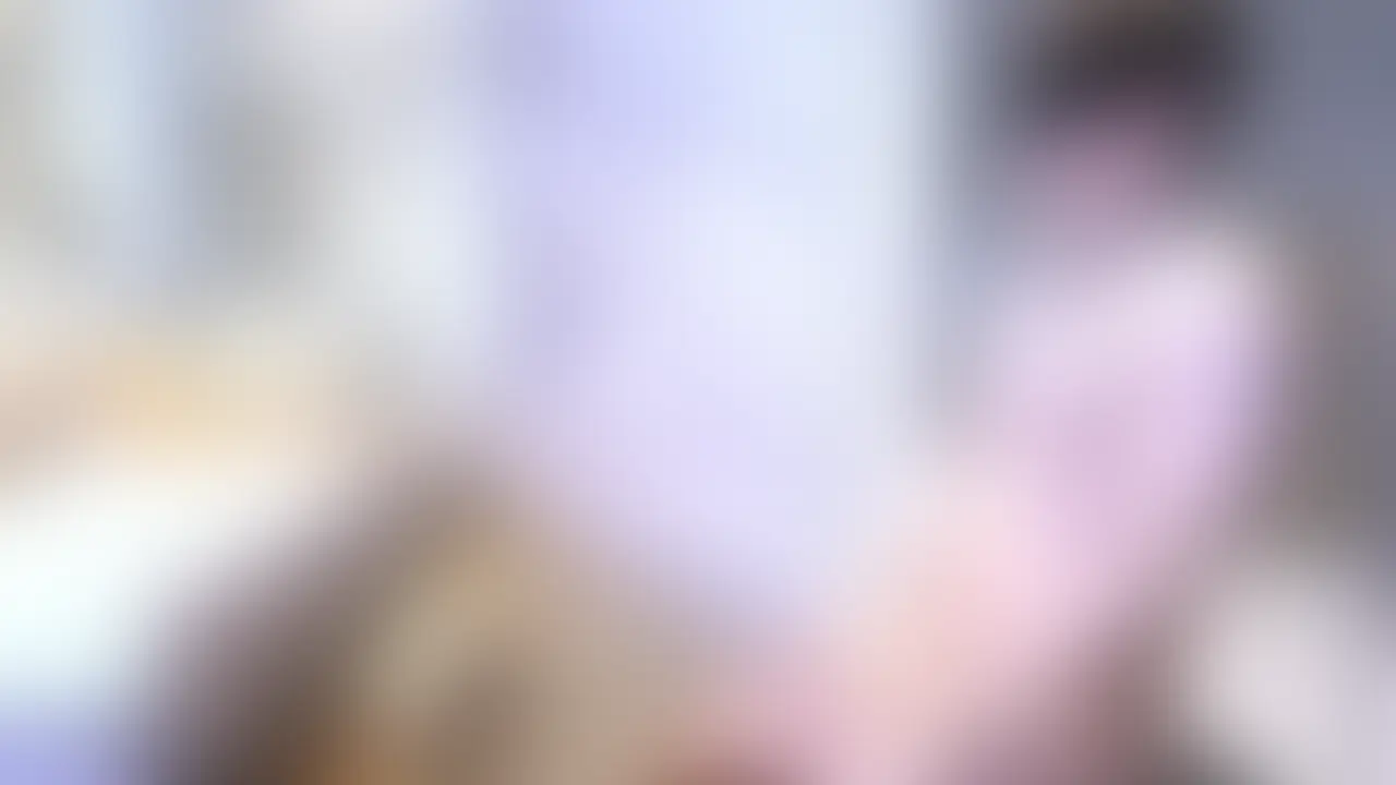 【完全顔出し】痴女・舞乃さんに洗面所で弄ばれ、壁拘束で肉ディルドにされました🐳💦
┈┈┈┈┈┈┈┈┈┈
この日は舞乃さんとホテルで合流。
首輪と目隠しをつけられ待機していると、ガウン姿に着替えた舞乃さんにいじめられてしまいました。
あとからわかったのは、この時舞乃さんの手元のカメラで撮影されていたということ. . .
ということで何をされるかわからない状態で、乳首舐めやフェラ・玉舐めなど好き勝手いじめられます。
そして洗面所の壁際に立たされると、ちょうど舞乃さんの目の前におちんちんが見える状態だったそうで. .
舞乃さん、自撮りフェラを始めます. . . エロい. . .
その後座らせてもらえると、見えないまま騎乗位で生挿入され、膣コキされた結果そのまま中出しさせられました. . .
そして舞乃さんのお遊びは止まらず. . .
壁拘束された状態でフェラ、下からアナル舐め. .
👩🦰「おしり舐めると硬くなる笑」
弱点もバレバレです. . .
そしてそのまま本日2度目の中出し射精. . .
と思ったら舞乃さん、それだけでは満足しなかったようで
そのまま追撃の3度目の連続中出し射精. . .
ボタっと落ちる精液がエロい. . .
┈┈┈┈┈┈┈┈┈┈
購入数が多い人気作品につきましては女の子の身バレ防止のため、徐々にお値段が上がる可能性があります。
また同様の理由により、急遽配信が終了するケースもございます。単品で購入された場合は、万が一公開終了した場合でも、その後もご覧いただけます🐳💦気になるコンテンツはぜひお早めにお買い求めください‼️
👇類似作品👇
【完全顔出し】Iカップの某甘サド系M性感嬢にいきなり犯されました. .
https://myfans.jp/posts/690442de-e364-43fd-8398-d9145caecab0 (2/2)