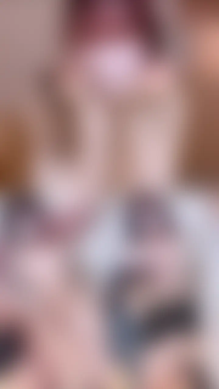 はじめに「いいね♡」を押していただけると嬉しいです❣️
今回はホテルのデイユースで主観風に縦動画でえちえち撮影しました❣️
射精シーンも2回あって60分の長尺‼️ユキとホテルデートしてる気分で見て頂けると思います👀
ホテルのカフェラウンジでちょっと休憩してお茶した後、部屋に入って早速イチャラブプレイ💓
天井視点で…お互い服を脱がしあって正常位でえちえち🌟
シャワーでお互いの身体を洗い合って、2回戦目は私が攻めたくなったので騎乗位で挿入💓
二度目の射精はぬるぬるの中にたっぷり注ぎ込まれちゃいました❣️
縦画面で没入感、臨場感たっぷりだと思います✨
リアルなセックスを見せたくてノーカートで少し長めですが、ユキと一緒にたっぷり気持ちよくなってくださいね❣️
プランのご登録🌟いつもいいね💓やコメントありがとうございます🥹
二人とも動画等でセックスを他人に見られと興奮するタイプなので感想やコメントを頂けるとモチベ上がります❣️
いいねは評価にも繋がるのでたくさんしてくださいね💓
これからも応援よろしくお願いします🥹💓 (2/2)