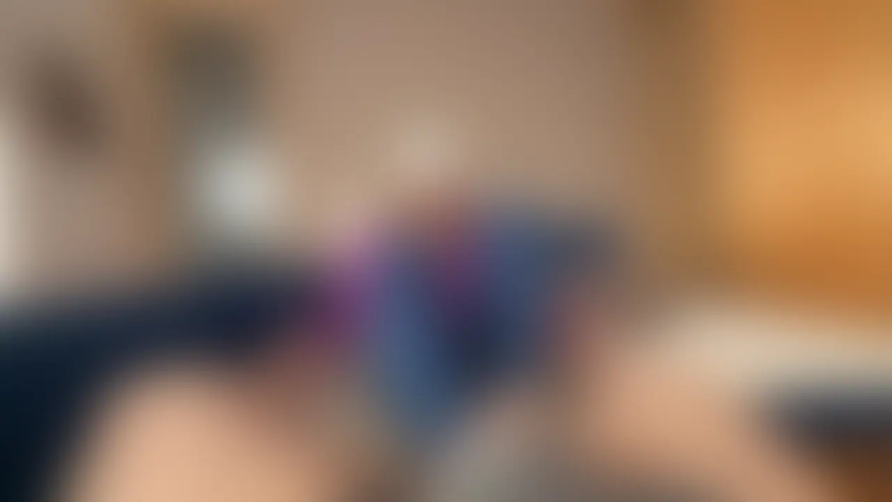 私服で足コキする人妻。 途中から着衣オナニーをしながら足コキで射精までしっなり尽くす姿が最高です。 射精させた後の笑顔は男なら誰しもが嬉しくなるよな顔ですよね😆 (2/2)