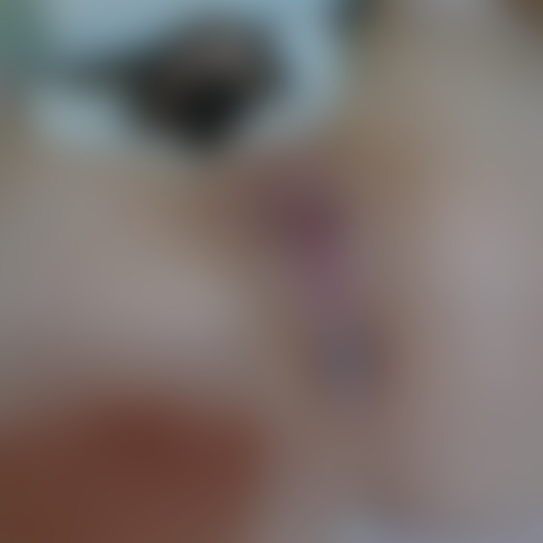 【無限イキ】お気に入りサルートでオホ声大量中出し濃厚えっち💕
この動画は10月の超濃密えちえちコース限定動画1本目です!!
久しぶりのラブホテルで声を気にせずえっちしてきました…💗
イクイク叫んだり、オホ声だしたり、楽しく撮影できて大満足です😋😋
新しいお気に入りのサルートを着てたくさんフェラして
たくさん指でイかされて
かのんの一番好きな正常位でたくさん動いてもらいました…!!
ラブホテルなので周りを気にせずたくさん声出しちゃいました…💗
足持たれて奥まで入ってきたときは子宮つぶされ過ぎてオホ声でまくりです...笑
ちょっと突かれすぎて次の日子宮の入口?が少しジンジンしました...😵💫😵💫
最後はいつも通りたっくさん中に出されました…
めっちゃ多くて熱くて濃いのがどんどんおまんこから溢れてお尻をつたって流れ出てきます...💦💦
せーし流れてくるところって本当にえっち……🫶🫶
サルートの下着も可愛いし何よりガーターとストッキングってめっっちゃえっちですよね…🥰
素人感満載の良い動画できちゃいました…🫠🫠
30分あるし見所たくさんなのでぜひ見てね!!👀
今日も一緒にたくさん気持ちよくなりたいな…💕💕💕 (2/2)