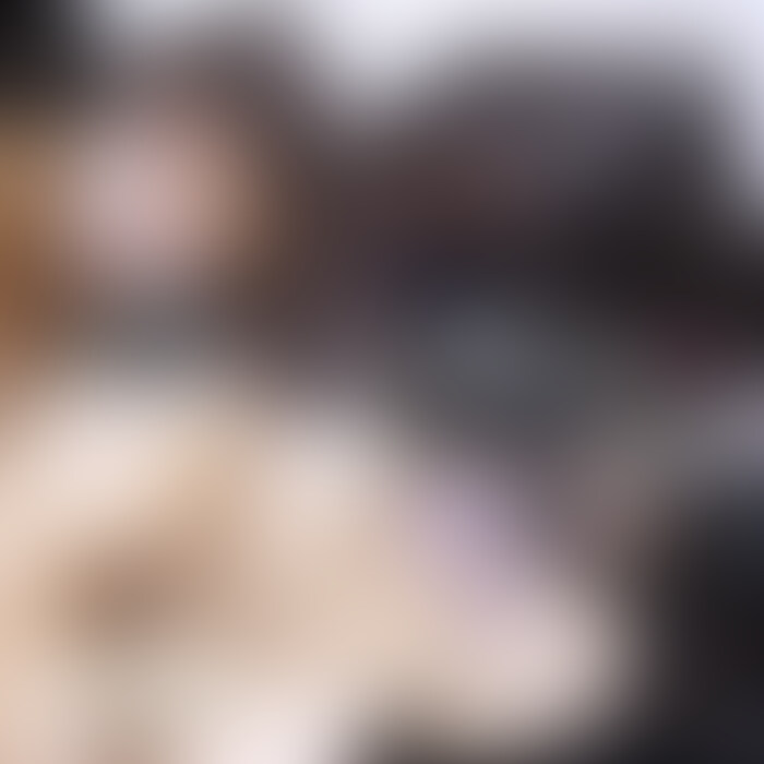 ↑［いいね♡］お願いします🥺❣️ 
 
【顔出しバージョン】 
 
こんばんは🐶♡ 
今週の新作動画アップです！ 

※最初にピンポン鳴るので注意です🔔
 
ウーバー○ーツならぬ、ろこイーツしてきました🍔💘
玄関で手コキサービスが始まっちゃって…？！

お家に上がって玄関での続き♡

フェラしてたらムラムラしちゃってバックでいっぱい突いてもらいました✨
（お尻にニキビ出来てて恥ずかしい🫣笑）

おしりアングルで撮ったよ🍑♡

極太おちんちん、気持ちよくてイキまくっちゃった☺️♡

ふたりのおふざけ寸劇も一緒にえっちな動画楽しんでください〜❣️
 
今週も見てくださってありがとうございます🐶！  
［いいね♡］とコメントお待ちしてます🙌 (2/2)