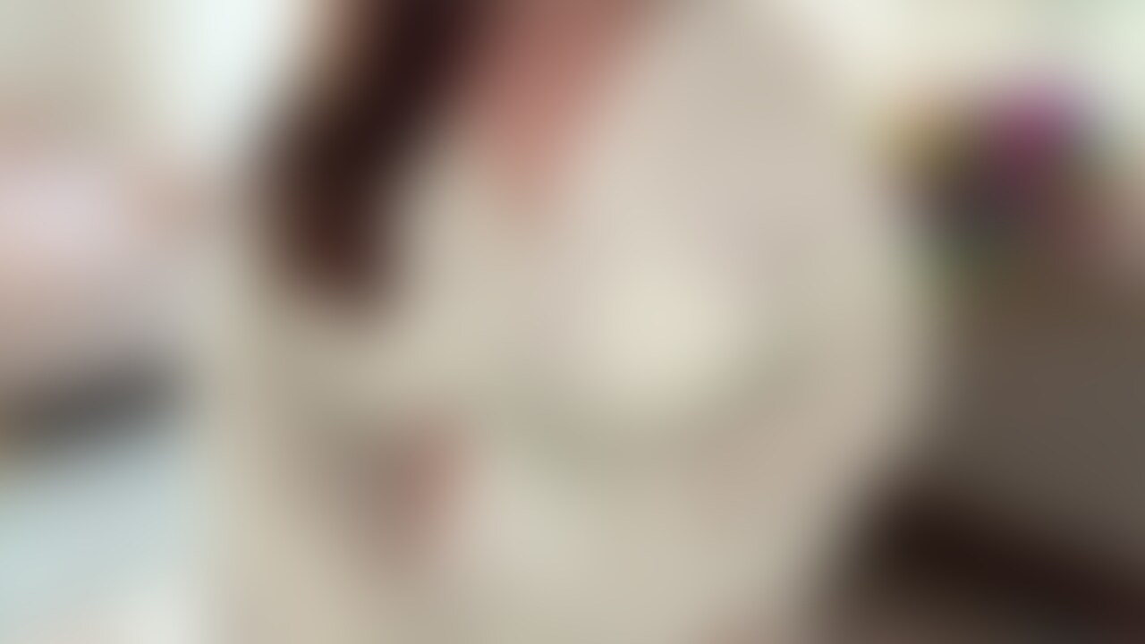 白地にカラフルのお花の下着で撮りました🥰
ムラムラも凄いので、いきなりの姿で恥ずかしいけど見てください☺️🌸 (2/2)