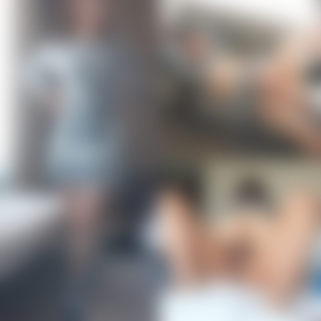 【経験人数1人の彼氏持ち女子大生が「彼氏としてもずっと痛いんです」と雄さんに開発依頼】(1時間37分)
女子大の文学部英文学科に通うNちゃん(21歳)。大学に入ってからはサークルにも入らずバイト三昧。「私、友達少ないんです」と笑うNちゃんですが、大学もバイト先も女子ばっかりなこともあってなかなか彼氏ができなかったんだとか。
友達の紹介で今の彼氏と出会い、あんまりタイプじゃなかったものの「ここを逃したらずっと彼氏できない!」と思ってお付き合いスタート。付き合って1ヶ月めにはじめてのえっちを経験。
それから定期的にえっちをするものの「全然気持ちよくないんです、むしろ痛くて」とのこと。前戯もしてくれるらしいんですがイクまでには至らず。それでも性欲はあるので週に3,4回は自分でする日々。
「このままえっちが嫌なものだって思いながら社会人になるのか」と思ったら居ても立っても居られなくなり「4年生で卒論も出したし、いますごい暇だから」ということも相まって1年くらい見ていた雄さんのもとに会いに来てくれました。
本人の要望で「潮吹きもしてみたい」とのことだったのですが、まさか経験人数2人めにして外も中もイキまくり、3回も潮吹きしちゃうなんて思ってなかったらしく「プロですね…!」とひたすら感激してました。 (2/2)