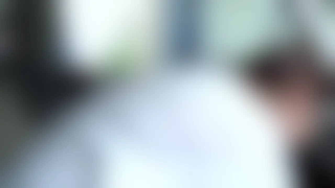 ドライブでも行こうか?で呼び出し(女子側はメシ食うつもり)トークで和ませてから「俺ら家近いじゃん?夜とかさお互い暇だったらセックスしない?」「いいよ」
「じゃあさ、ほら何が撮れるか分かんないからカメラ回しとこうぜ!」「いいよ」
裏垢の暴露話や今までに会った人とかこんな人いいよねみたいな話で盛り上がり😁
「とりあえずカーセックスしない?」「え?いま?別にいいけど」
いいんかい🤣
いつもどおりコンセプトも何もなくハプニングでえちぃ動画撮れたら面白いなくらいしか考えてないので車停めてメシ食える場所が見つからず…
「ほら!先やっとこうか」「先なの?いいよ」
この軽い感じが結構合う(でも会うのは2~3回目くらい)
さすが都心…しかも昼…いろいろトラブルが起こります🤣
結局メシ食わせる場所が見つからず今回はコンビニ飯で我慢してもらったけど、それを美味しそうに食べてる姿見ていい子だなって再認識
【この後の動画】
https://myfans.jp/posts/7b2b0afd-15d7-434b-831e-329ad1570599 (2/2)