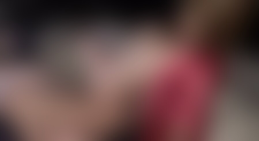 デカケツ痴女の逆レ○ プ……？♡(後編)

○○○襲 っちゃった時の後編♡
乳首好きは絶対好きな内容になってる！

スタートは乳首舐め手コキから……///
舌先やらかあくしてチロチロ……♡って舐めながら、ぬるぬる甘い手コキ、みんなも好き？♡

おま○こ欲しくなっちゃって早々に生挿入してます…♡
音でバレないように根元から先っぽまでぬろぉ〜ッ♡ておま○こで擦ってたら気持ちよくなっちゃって無遠慮ピストン開始♡
子宮の入口で先っぽとべろちゅーしながら、乳首スリスリ…♡ってしてたらおちん○んおっきくなって結局声出ちゃった笑

サキュバス夜 這いすいまと夢で会おうね……♡精子でおなかいっぱいにさせて？♡ (2/2)