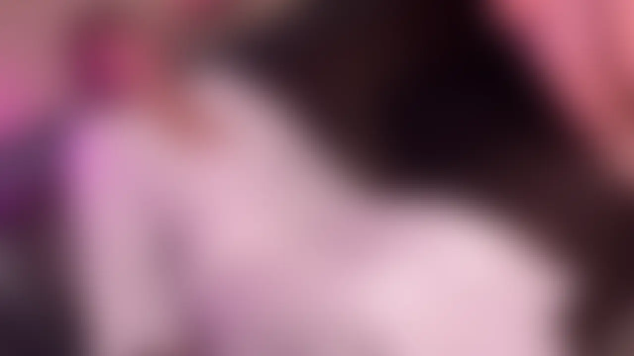 もう戻れない清楚OL/コンプリート編
⚠️太いご実家で蝶よ花よと育てられ、当然のように幼稚園から名門私立エスカレーター。厳しい躾と教育からやっと解放された就職後に初めて出来た彼氏と念願の初体験を迎えるも、中◯生時代から1人妄想オナしていた【バチボコ】がどうしても頭から離れない…
そんな経験激浅な美巨乳お嬢様の一部始終。
【🔥今回の見どころ】
・属性:お嬢様育ち/経験1人/色白Fカップ/小顔激かわいい/バチボコ好きだけど奥痛いかも/頑張り屋?
・全編プレイ:フェラ/玉舐め/イラマ/おもちゃ責め/腹◯ン/首◯め/優しめピストン/中出し
・推しポイント:とにかく顔がかわいいブルベFカップ23歳。経験激浅で喘ぎ声も控えめだけどそれが良い。パイパン美マン。貞淑に育てられたのに彼氏いながらハメ撮り&初対面首◯め中出しは罪すぎる…
🔞シリーズ紹介🔞
前後編
https://mfco.link/Lv04wJux
https://mfco.link/LMHF8hkl
🔞本編紹介🔞
まぁ乳揉むよね。
Fだよ?徹底的に揉みしだくよね。
私は乳がデカかろうがマイナスだろうがどうでも良いけれど、開発も兼ねていると言い聞かせて色白美巨乳を弄ぶ…
それにしてもまぁ乳輪の綺麗なこと…ご両親に感謝…?
クリと膣をそっと撫でるとまぁ愛液がアナルに垂れるほど。こんなルックスで厳しい家庭環境でも穴は穴。気持ち良さには抗えないM。
しっかり手マンで(優しめ)ほぐすと少しづつ声が出てくる。
試しにおもちゃを使うと、気持ち良すぎて硬直してる…面白い子だな。
腹◯ンしてあげよう。
ご奉仕したいと言われており、なら自分なりにやってみろと竿を舐めさせる。
辿々しさがやけにリアルで、久しぶりにこういうのも悪くないなと思う自分がいる。
初めての玉舐めをさせて、イラマしてみたいと言われていたのを思いだして軽く…
髪を掴んで口奥にトントンと当てていく…
ブルベな肌が真っ赤になって嗚咽が出る。
【まぁ初めてならこんなもんでしょ】
というと
【次はもっと頑張ります】
だってさ。
いよいよ初めての生挿入を15歳以上も歳が離れたハメ撮り師に許す…
思わず
【うわキッツ!】
と声が出る(失礼)
彼氏とのプレイではまだまだ膣の開発が未熟で、奥がすぐ痛くなると…
とにかくバチボコ犯してくださいも良いけれど、こういった生娘を開発して仕込むのもあり寄りのあり。ありすぎる。彼氏ごめん。
超珍しいゆっくりピストン、種付プレスも奥を伺いながらポルチオを優しく刺激。
はい、痛いと。
まぁ先日までガチ処女であればこれが本来。
そもそもピストンで痛くないだけありがたい。
美巨乳揉みしだいて腹◯ン、奥を突かないようにしながらピストンのスピードを上げる。
ウブっ子なのであれこれ体位変えず、最初だしと思いながら正常位でフィニッシュかなと思案。
【どこに出してほしい?】
【やっぱり彼氏に悪いからお腹で…】
生ちん懇願しておいて笑えるグダがあったのでしっかりカットして、無事に丸め込んで首◯めながらスパートしたらブルベな顔を真っ赤にしてイグイグ言いながら中出しされる始末。
なんだ、好きものじゃん。
事後は最高でしただって。
これだから女は分からない。 (2/2)