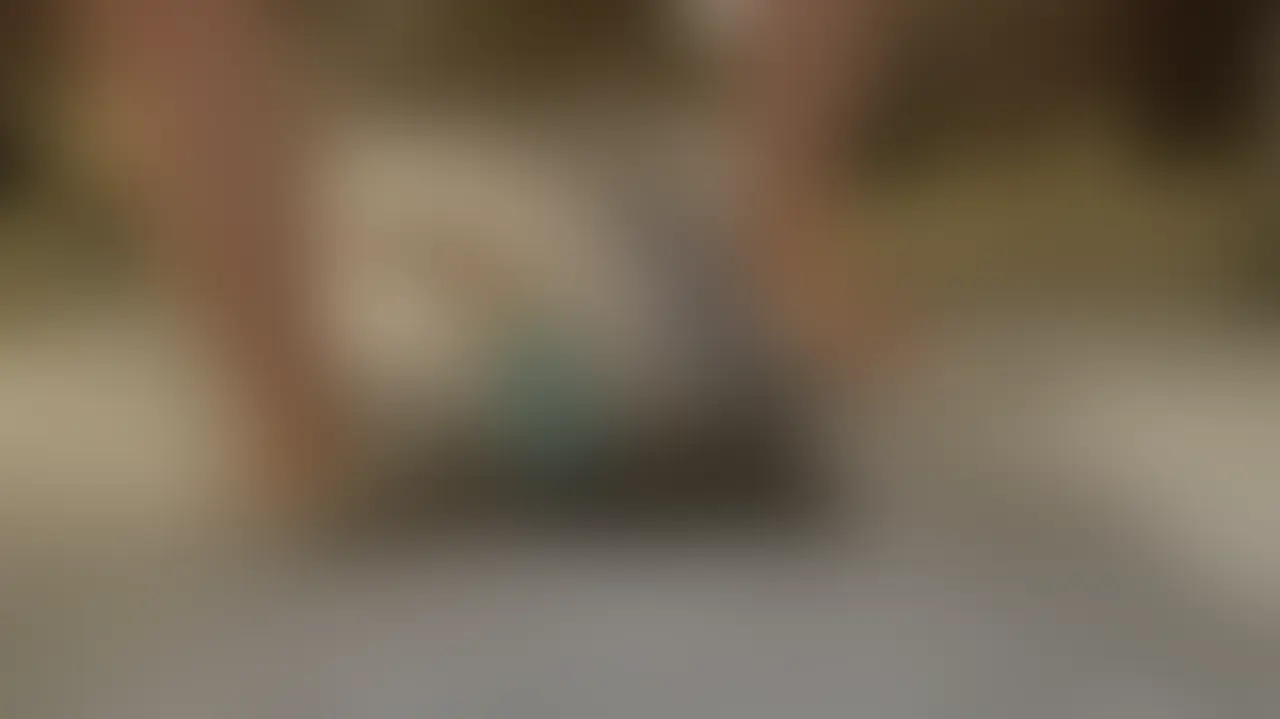 前回アップした動画の接写アングルバージョンです💋
 カラフルロングディルドでケツ穴の奥まで掻き回しオナニー💕 (2/2)