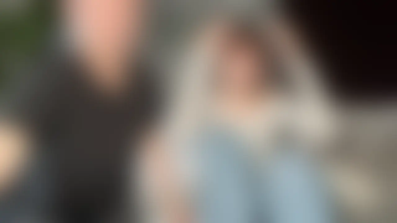 【中出し】26歳保育士さんに中出しした後に僕の友達呼んで目の前でセックスしてもらいました。

会うの2回目の26歳Cカップ保育士さんとハメ撮りしてきました。
この日だいぶオナニー我慢してたのでなかなか動けなくてすぐイったのすみません。。
だいぶ濃い精子で種付けしといたのでワンチャン孕まないかなとか思ってます。

その後に僕の学生時代からの男友達呼んで目の前でセックスしてもらいました。
だいぶ盛ってて興奮してるのがエロかったです。

ただこの子は僕専用の中出し肉便器なので友達にはゴムつけてもらいました。
なんか独占欲みたいなの出ちゃうんですよね。

00秒〜31分29秒ゆのセックスシーン

31分30秒〜37分17秒友達登場、会話シーン

37分18秒〜セックス開始 (2/2)