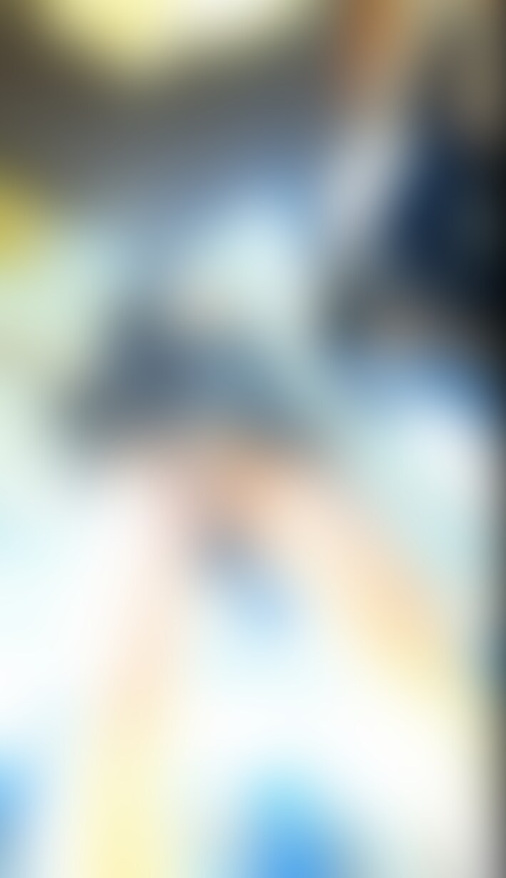 今回はリクエストの中に(〇〇駅のバス停にうじゃうじゃいます)と情報を貰えたのでバス通って分かりましたw茶髪の超ミニを除くとピンクのかわいいボーダーP
もうめちゃくそ抜けます
そしてこの子のえらいのはバスで大荷物の僕に席をゆずってくれたんですよね!しかも自分は座らずずっと立ってます!えらすぎます!
おかげでフロントをゲットです
みなさん!今作の一番の見どころのワイプ付き長時間ミニスカピンクボーダーフロントです
僕はここだけでたぶん10回は抜いてますw
ここで抜けない人はいないでしょう!w
道を聞くとめちゃくちゃかわいい笑顔で答えてくれました
本当にありがとう!!
色々な意味でw (2/2)