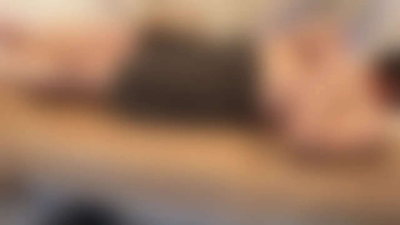 巷で噂のVIOケアサロンでたまらず誤爆
最近では、男性にとってもVIOゾーンのケアが当たり前になりつつあります。
脱毛はもちろん、脱毛後のVIO美肌ケアも欠かせない要素です。
パートナーへの配慮としても、ニオイや黒ずみといったデリケートな悩みは、しっかりケアしておきたいものです。
とはいえ、男性が施術を受けられるサロンはまだ多くありません。
そこで今回は、男性でも安心して施術を受けられる貴重なサロンに実際に足を運び、VIOケアコースを体験してきました。
施術中、緊張や刺激によって生理的反応が起きることもありますが、セラピストはプロとして丁寧に対応してくださいますので、恥ずかしがる必要はありません。
この動画では、実際の施術の様子を可能な限りリアルに収録しており、VIOケアを検討中の方にも参考になる内容となっています。
※出演者は20歳以上であることを身分証で確認しております。
※本作品は完全オリジナル作品であり、無断転載、2次利用、配布を固く禁じます。
※著作権侵害は10年以下の懲役もしくは1000万円以下の罰金、またはその両方が科されます。 (2/2)