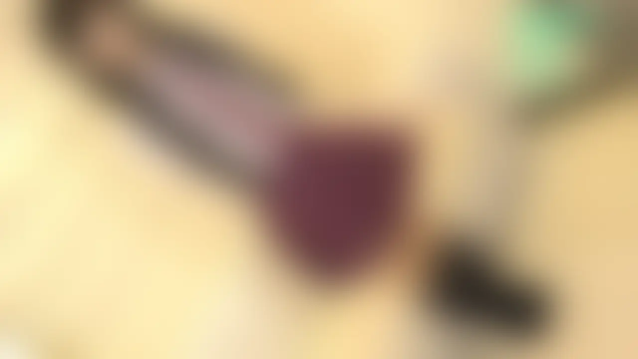 黒髪スレンダー美女の19歳素人、八掛まるちゃんの
初撮りパイパン中出しハメ撮り動画です。
かなりの可愛い美女です。体も綺麗で、貧乳です。
パイパンまんこをクパーしてもらい、おもちゃ愛撫
目線多いフェラ。
正常位、騎乗位、バック、そして正常位で中出しです。 (2/2)