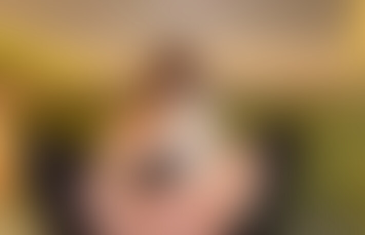 オナニー動画撮影予定で、会員さんにカメラマンとして参加していただいたら撮影中にビンビンになっていて可哀想になってしまった為、急遽オナニーからのフェラ動画になりました💦
フェラをしながら私も興奮してきて、オナニーでいった直後にも関わらずフェラをしながらローターをクリにあててしまい、フェラをしながら再度いってしまいました…😅
今回の動画のオナニーシーンは固定カメラメインで投稿しましたが、手持ちカメラで撮影したカメラマン目線のオナニーシーン動画は皆さんからのご要望が多ければいずれUPするかもしれません❤️
サンプル動画はオナニー後、カメラマンの会員さんが勃っている所に気付き呼んだ所です⭐️
フル動画ではオナニーシーン、フェラをしながらの再オナニーも観ていただけますので、プレミアムプラン、単品販売で是非ご覧ください🥰 (2/2)